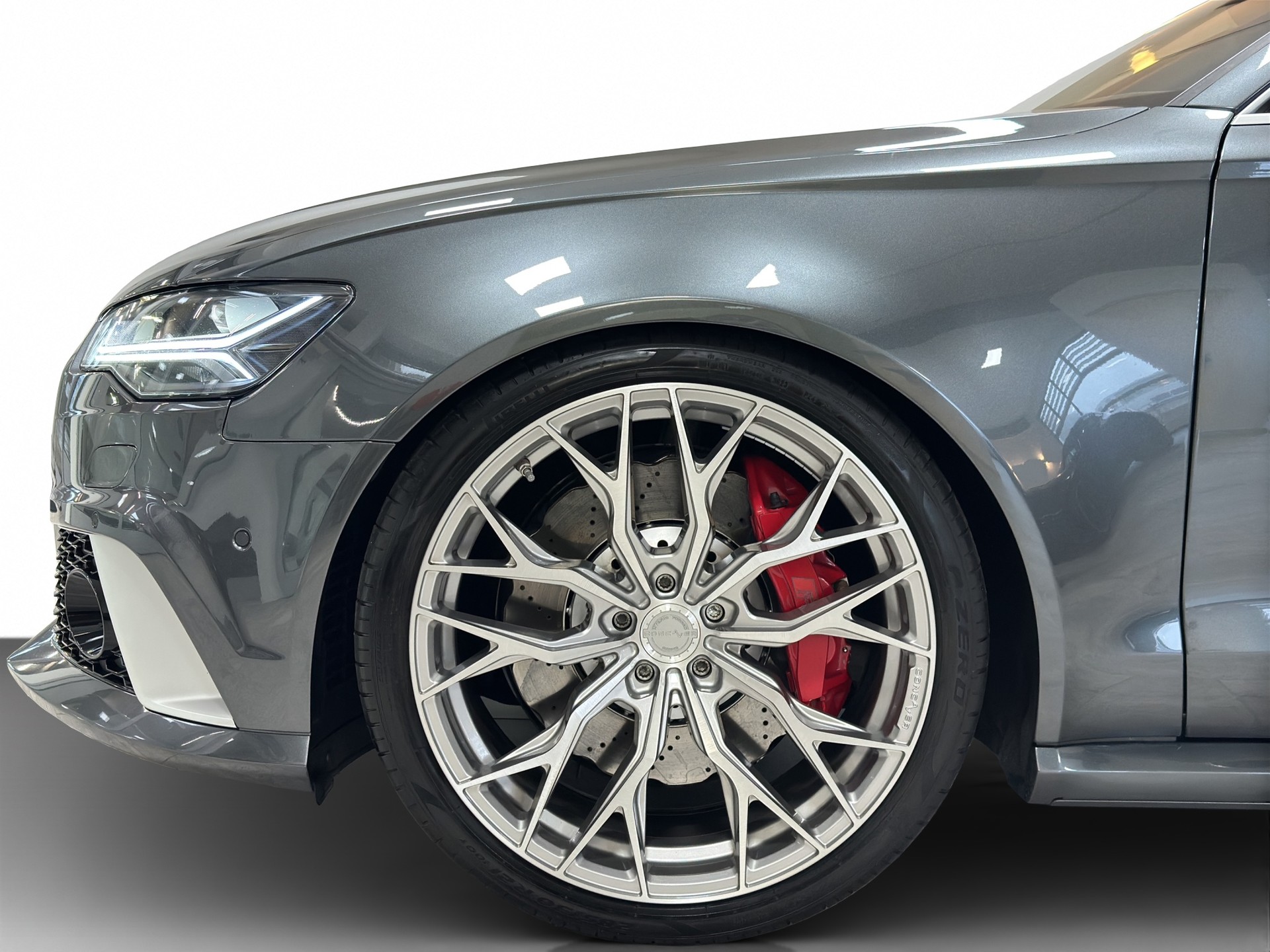 AUDI RS6 Avant 4.0 TFSI V8 performance quattro-showroom-element-1