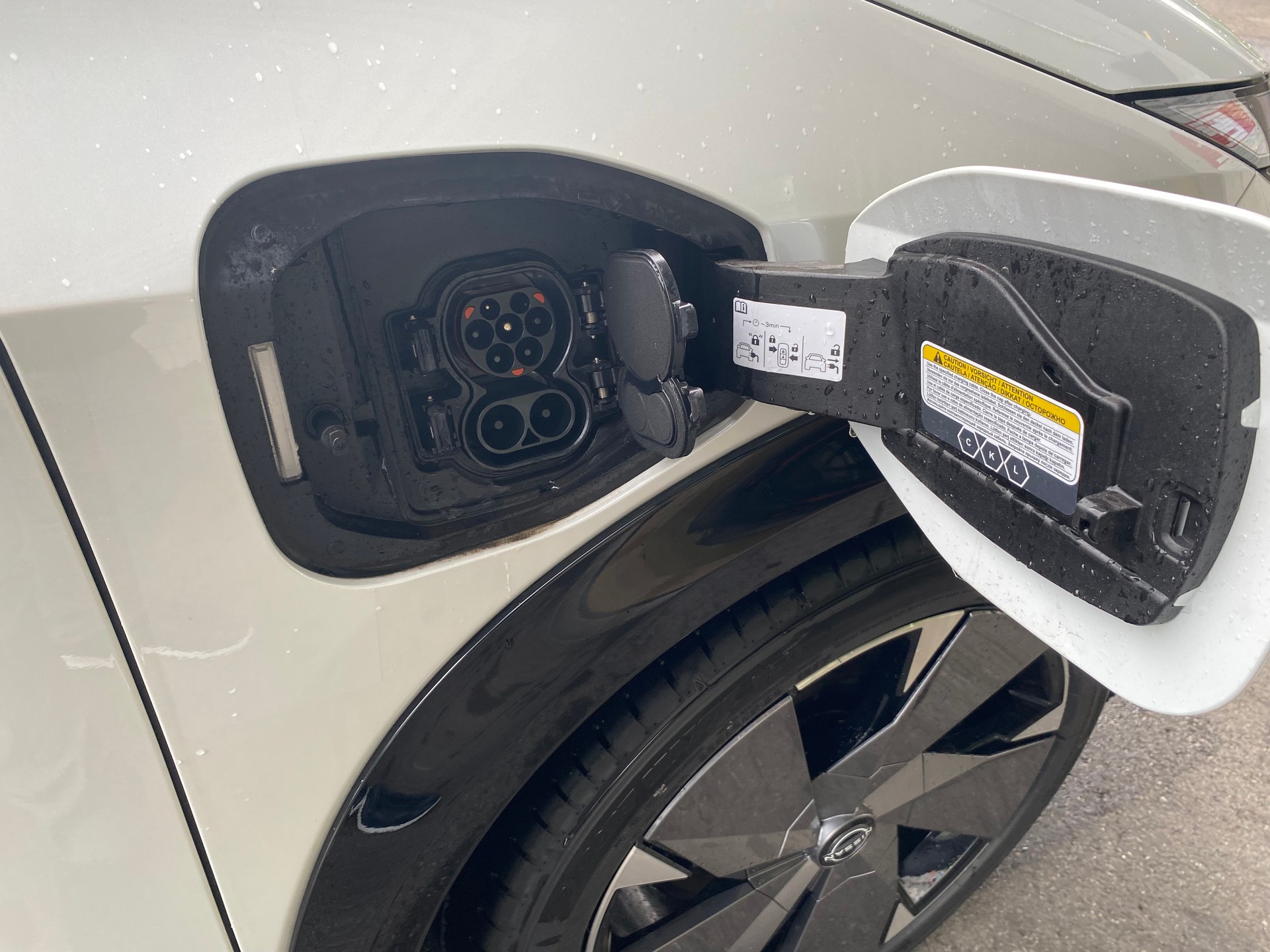 NISSAN Ariya 87 kWh e-4orce Evolve400 Allrad-image-16