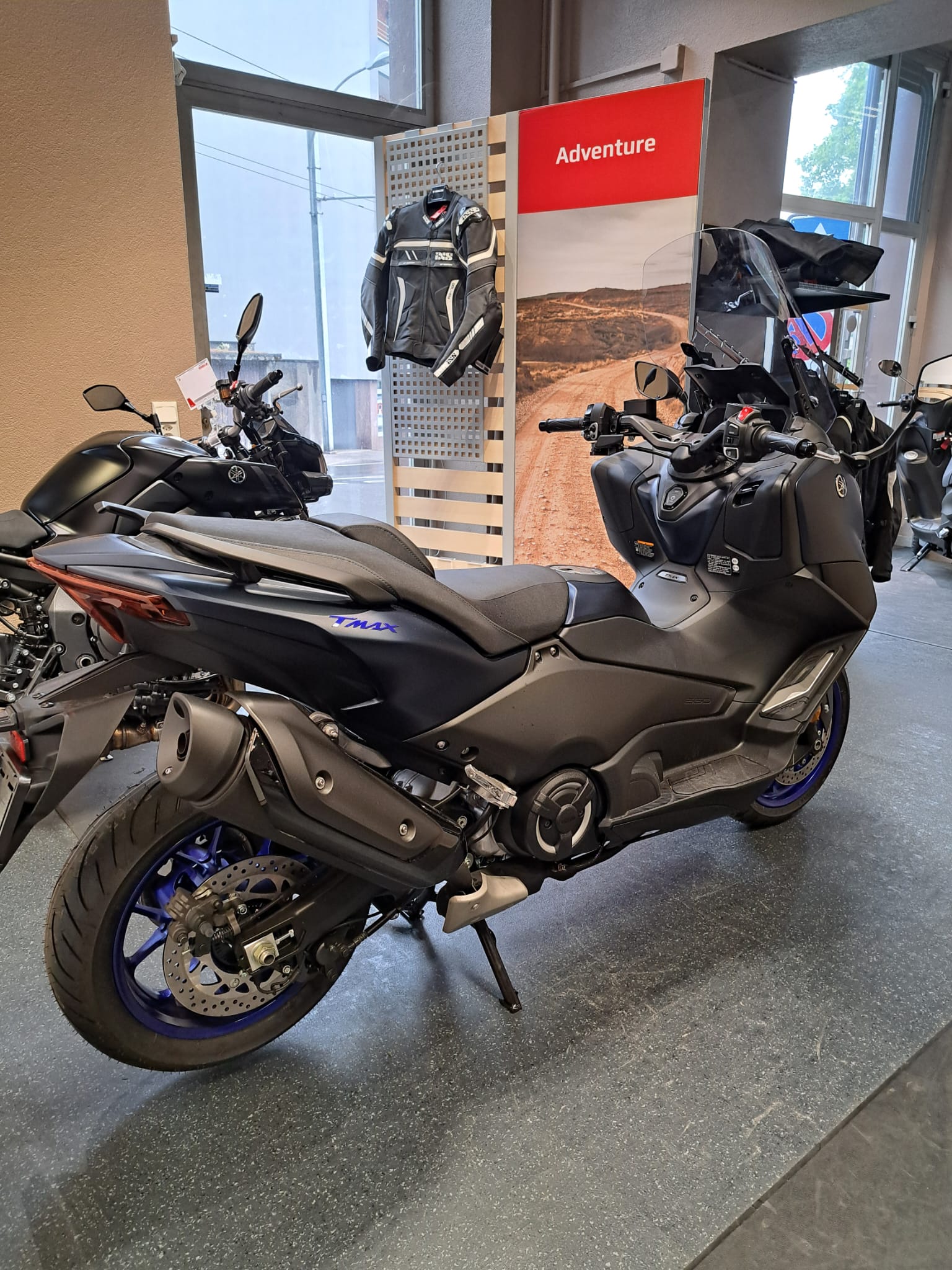 YAMAHA T-MAX XP 560-image-3