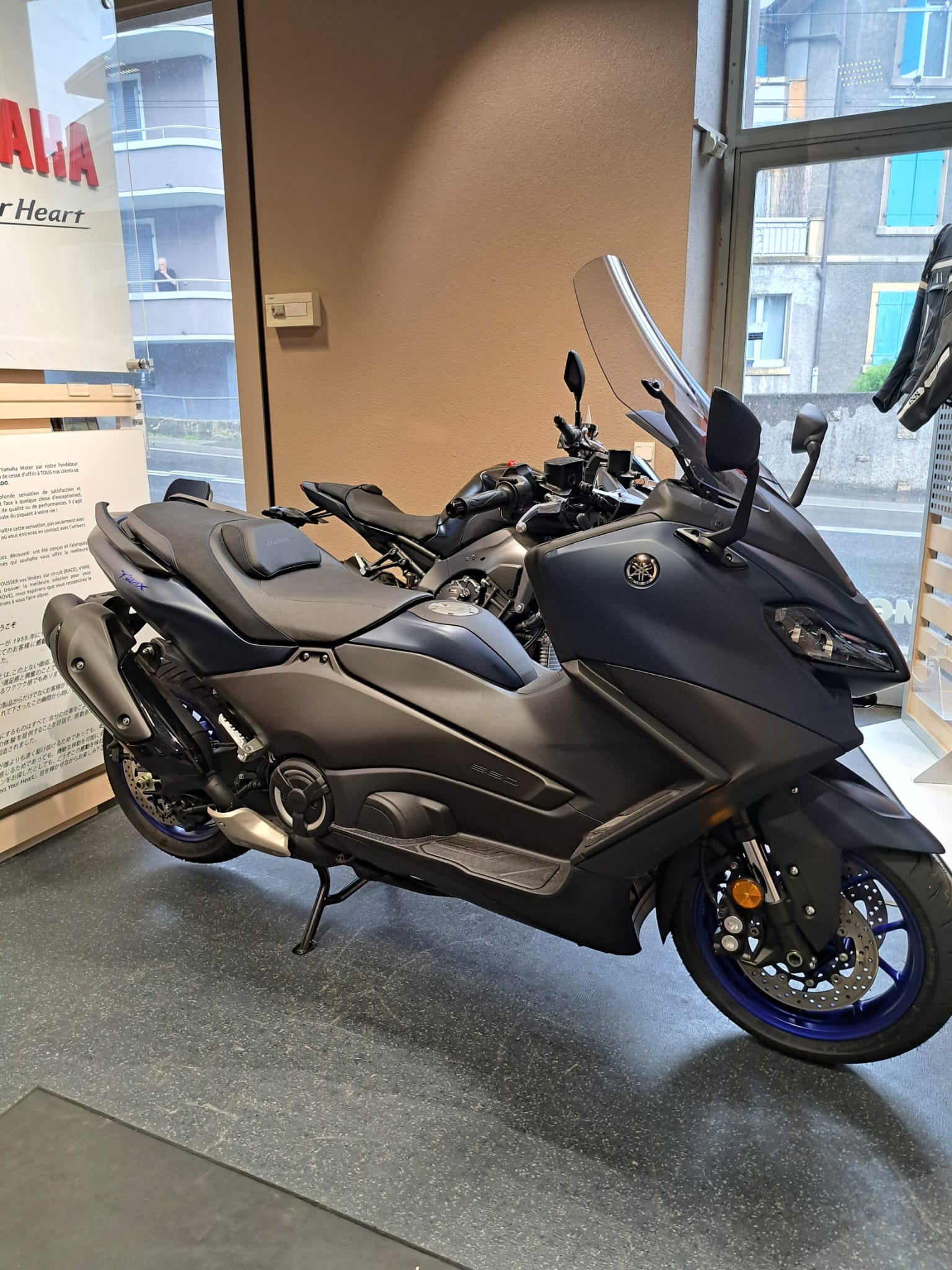 YAMAHA T-MAX XP 560-image-2