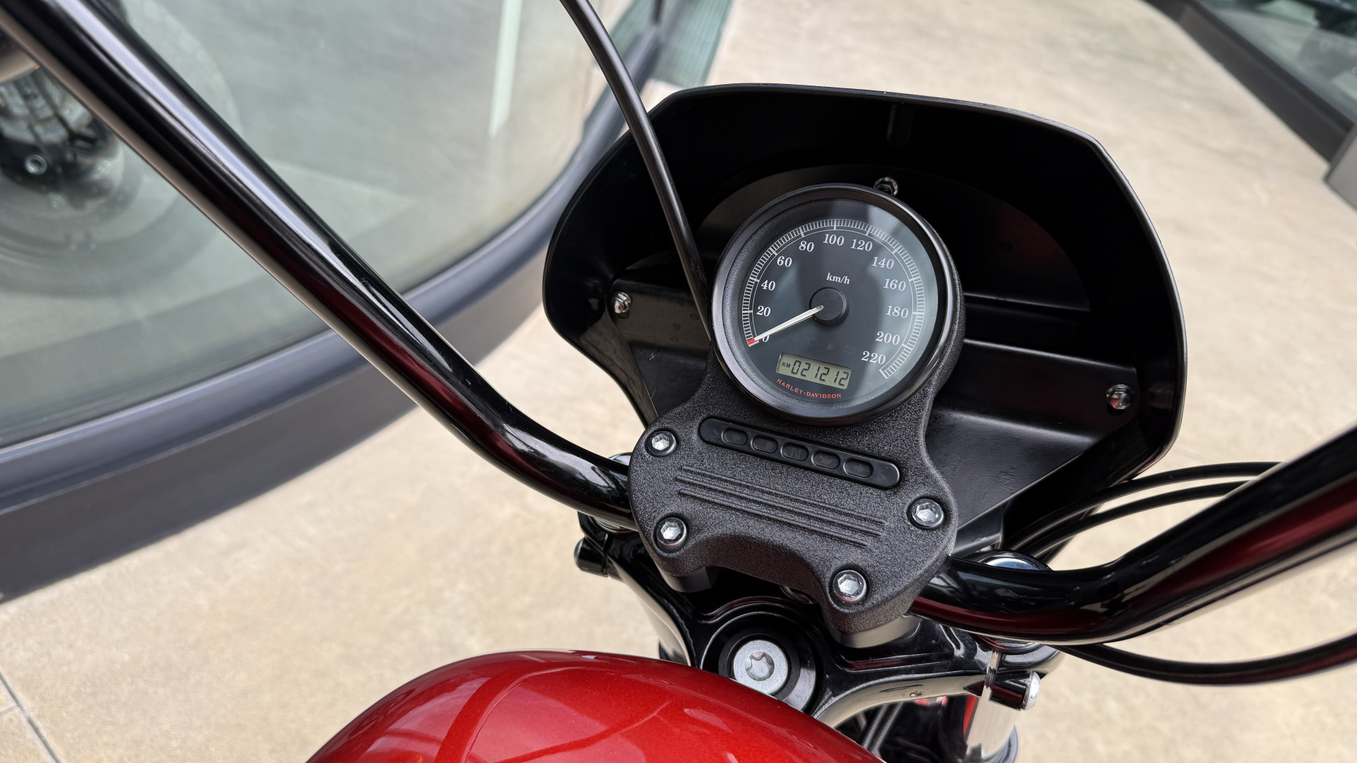 HARLEY-DAVIDSON XL 883 N Sportster Iron-image-2