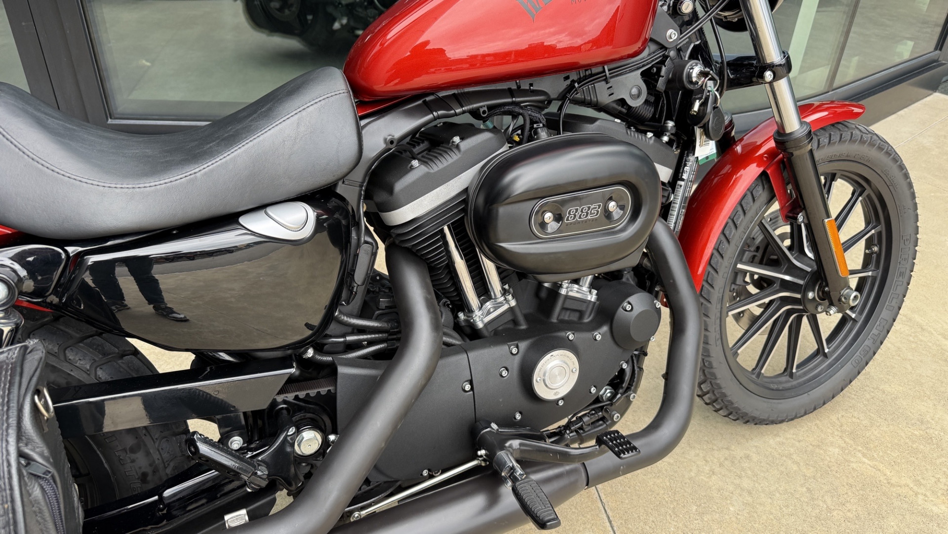 HARLEY-DAVIDSON XL 883 N Sportster Iron-image-3