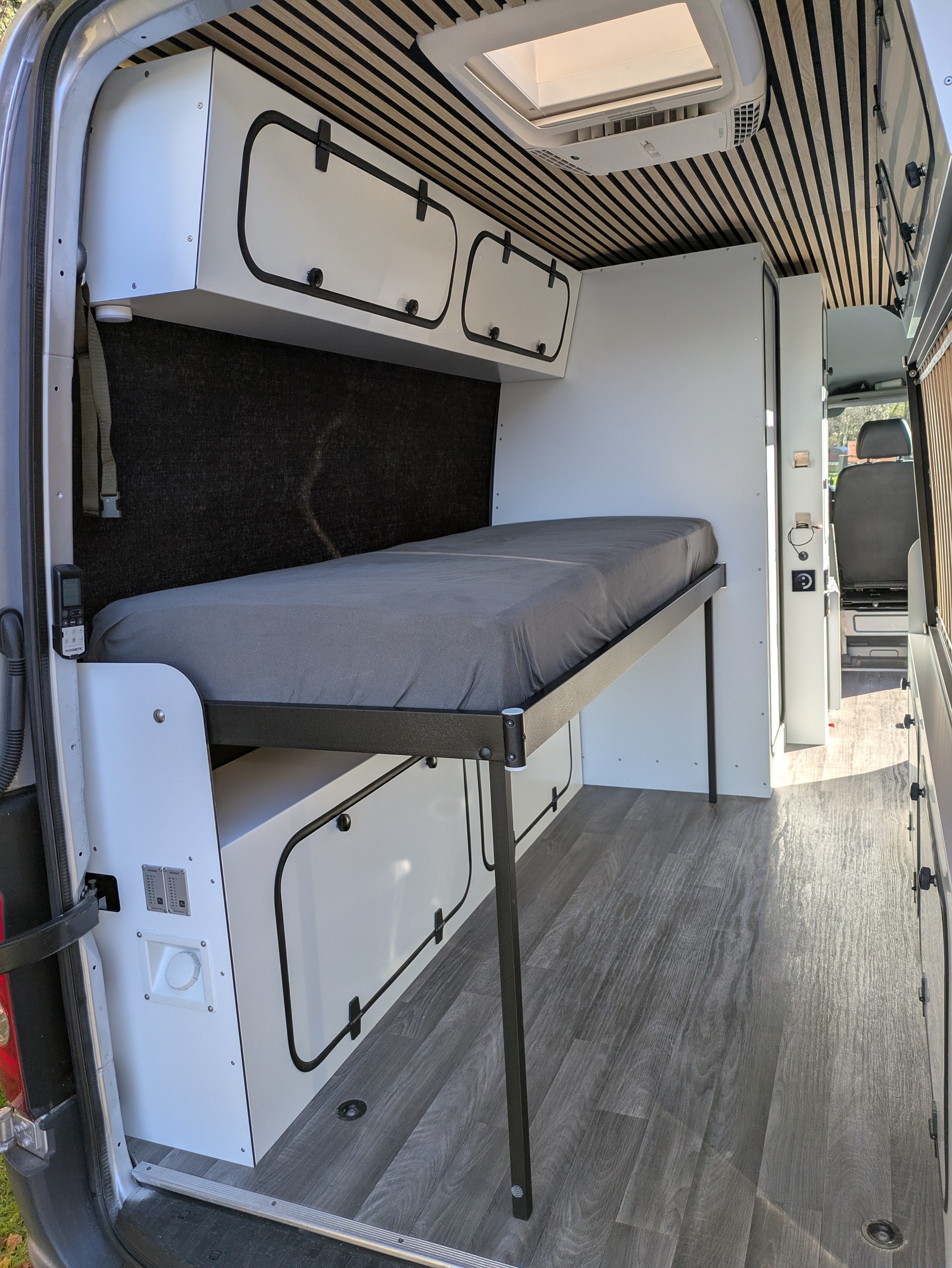 VW Crafter 35 2.0 BiTDI Campervan-image-4