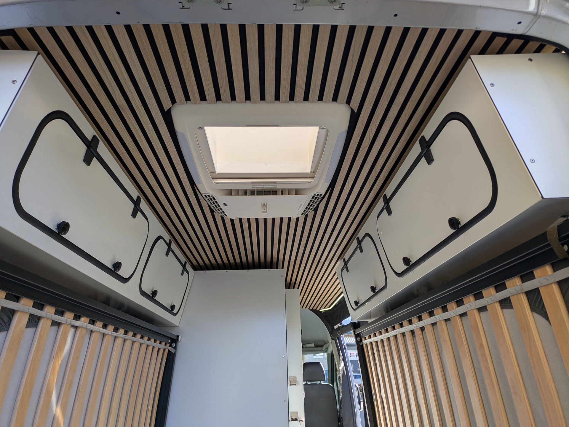 VW Crafter 35 2.0 BiTDI Campervan-image-5