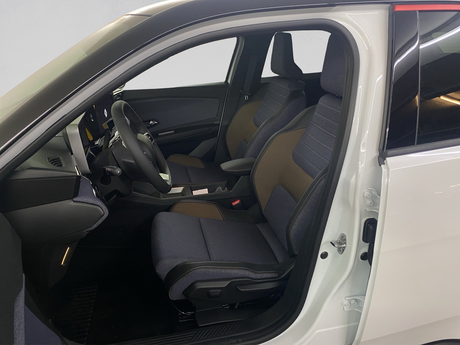 RENAULT R5 E-Tech Comfort Range 52 kWh Techno-image-8