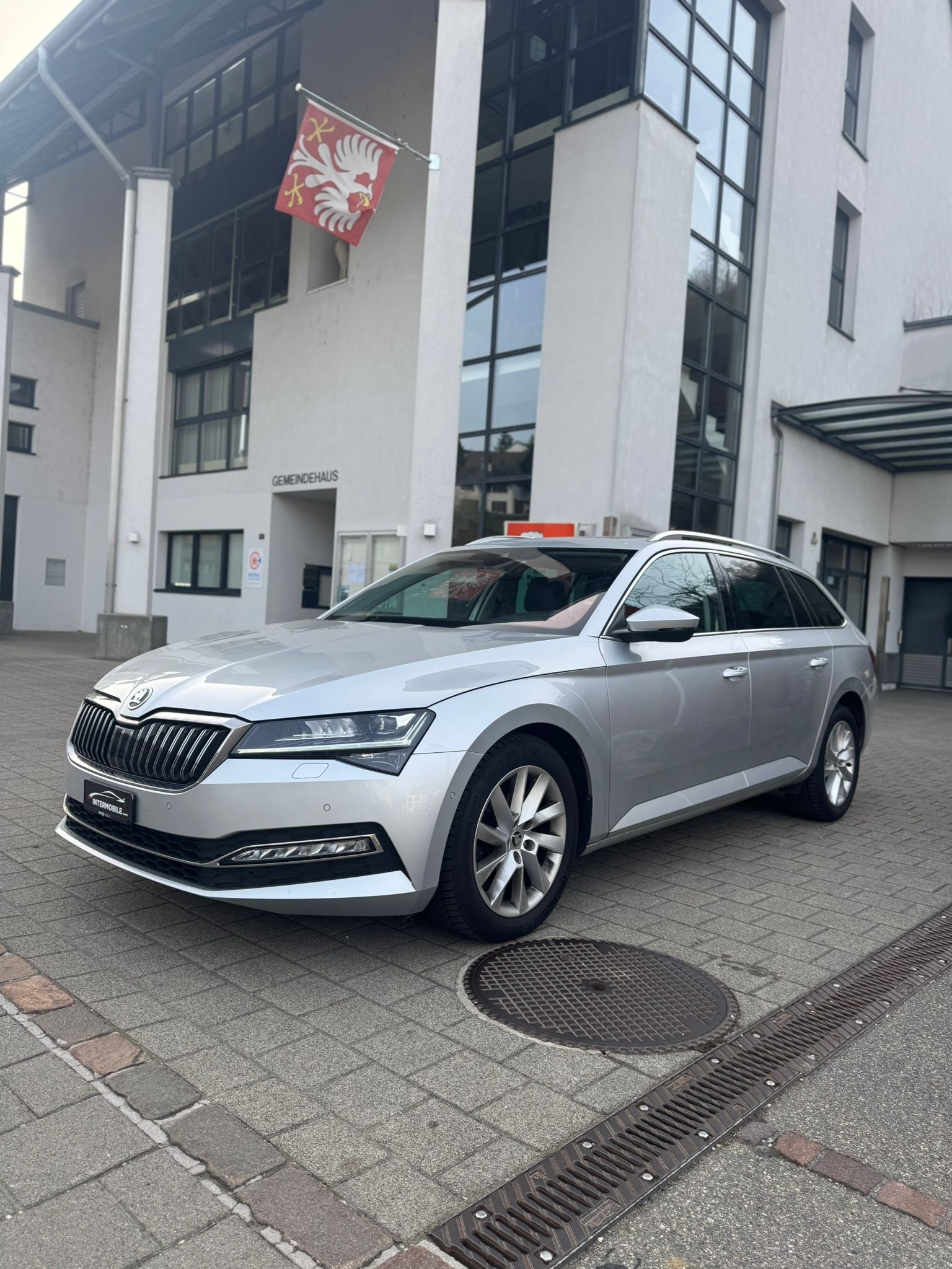 SKODA Superb Combi 2.0 TDi Style DSG-image-1