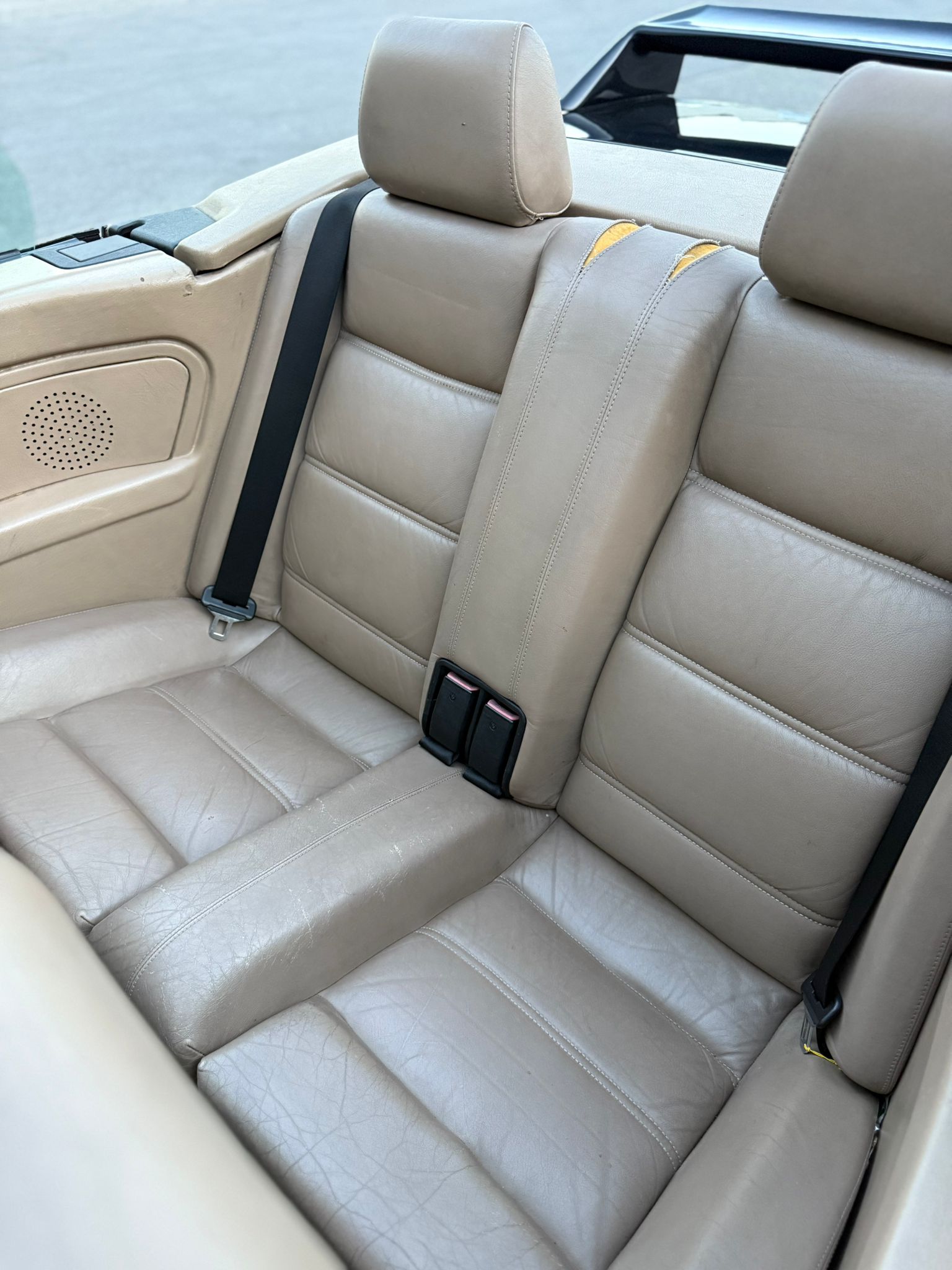 BMW 320i Cabrio-image-10