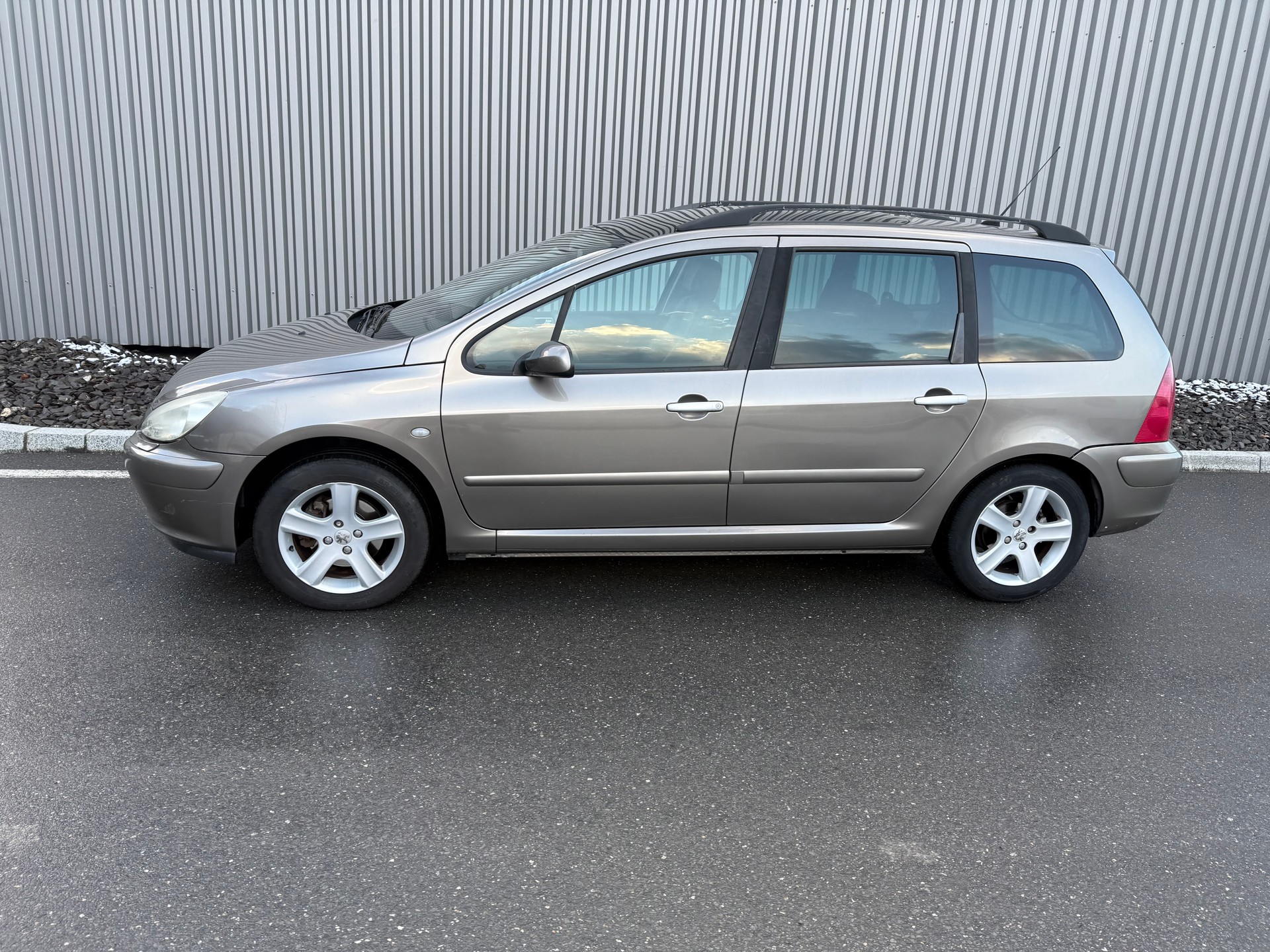 PEUGEOT 307 SW 2.0 16V Premium AUTOMATIQUE-image-1