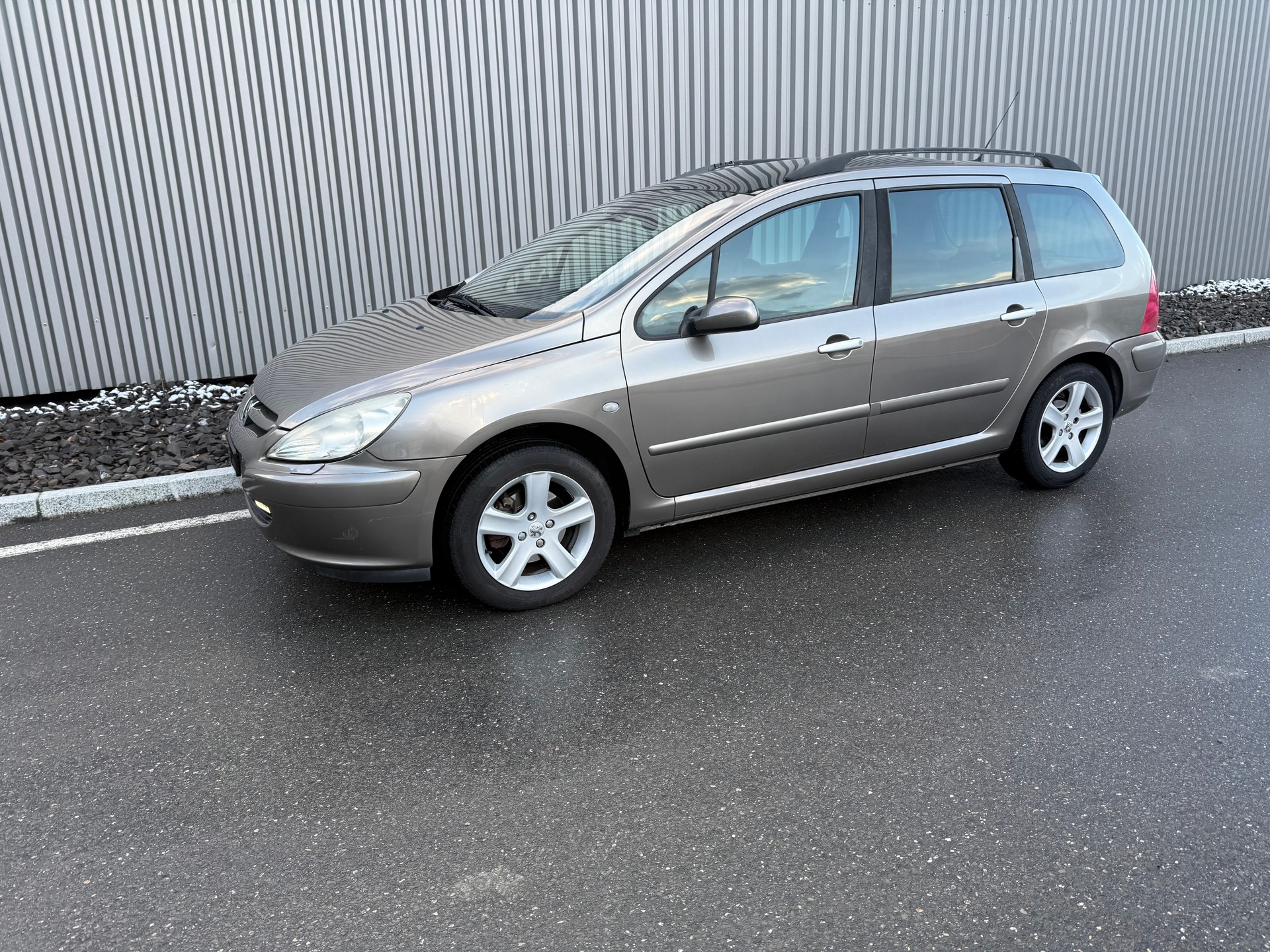 PEUGEOT 307 SW 2.0 16V Premium AUTOMATIQUE-image-0