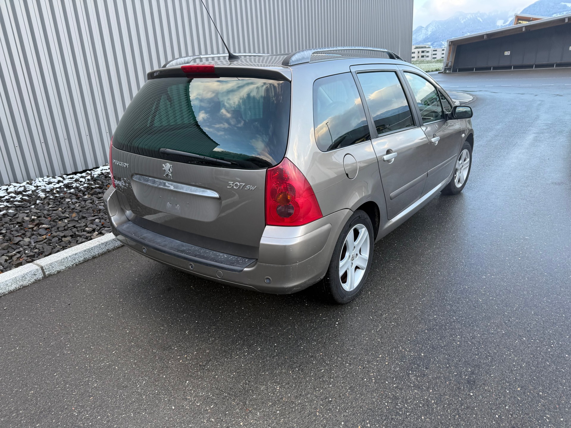PEUGEOT 307 SW 2.0 16V Premium AUTOMATIQUE-image-7