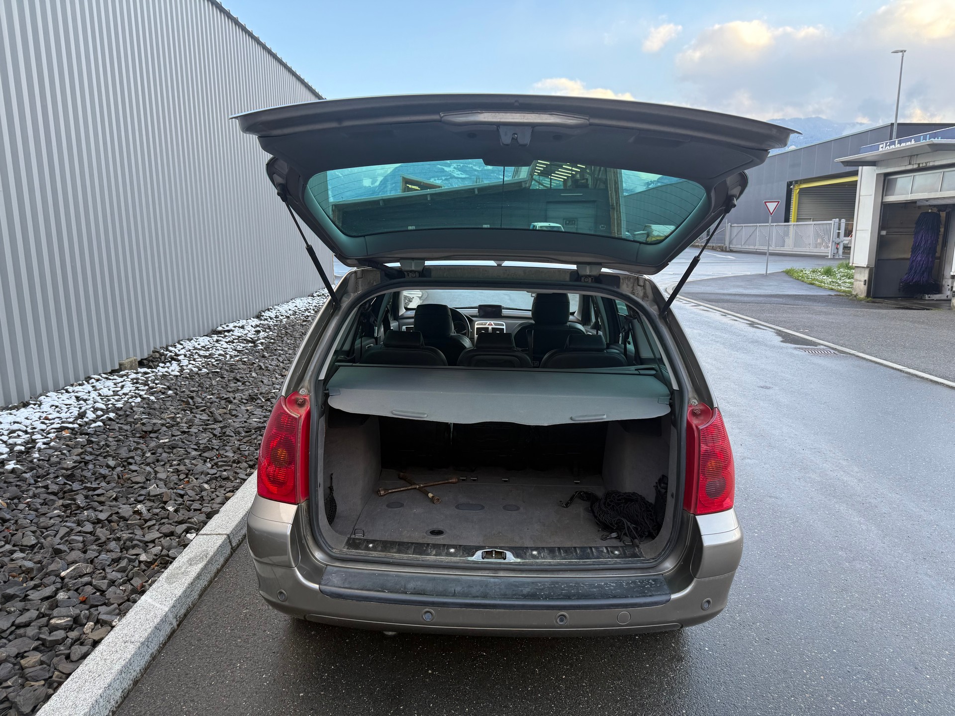 PEUGEOT 307 SW 2.0 16V Premium AUTOMATIQUE-image-14