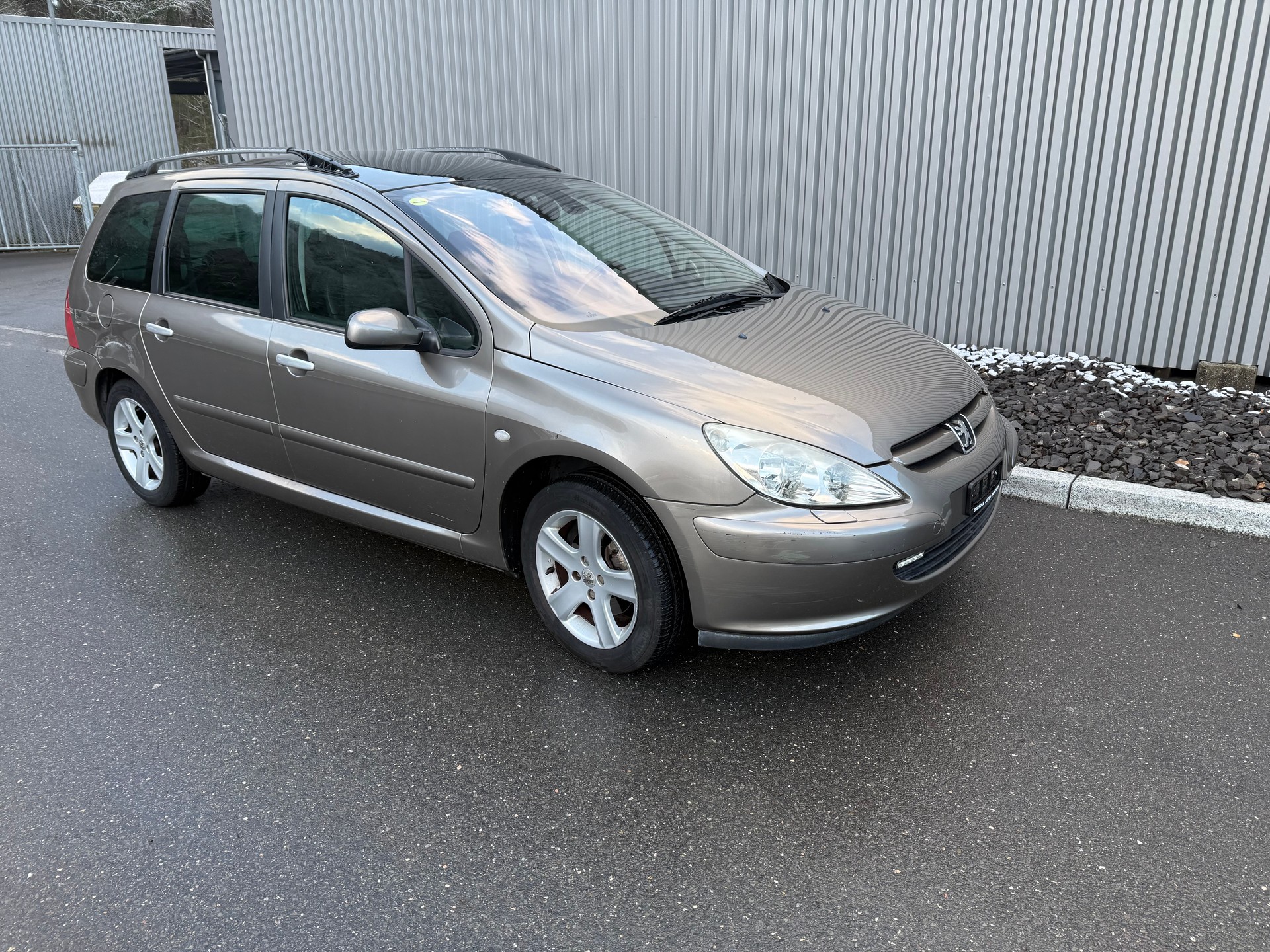 PEUGEOT 307 SW 2.0 16V Premium AUTOMATIQUE-image-9