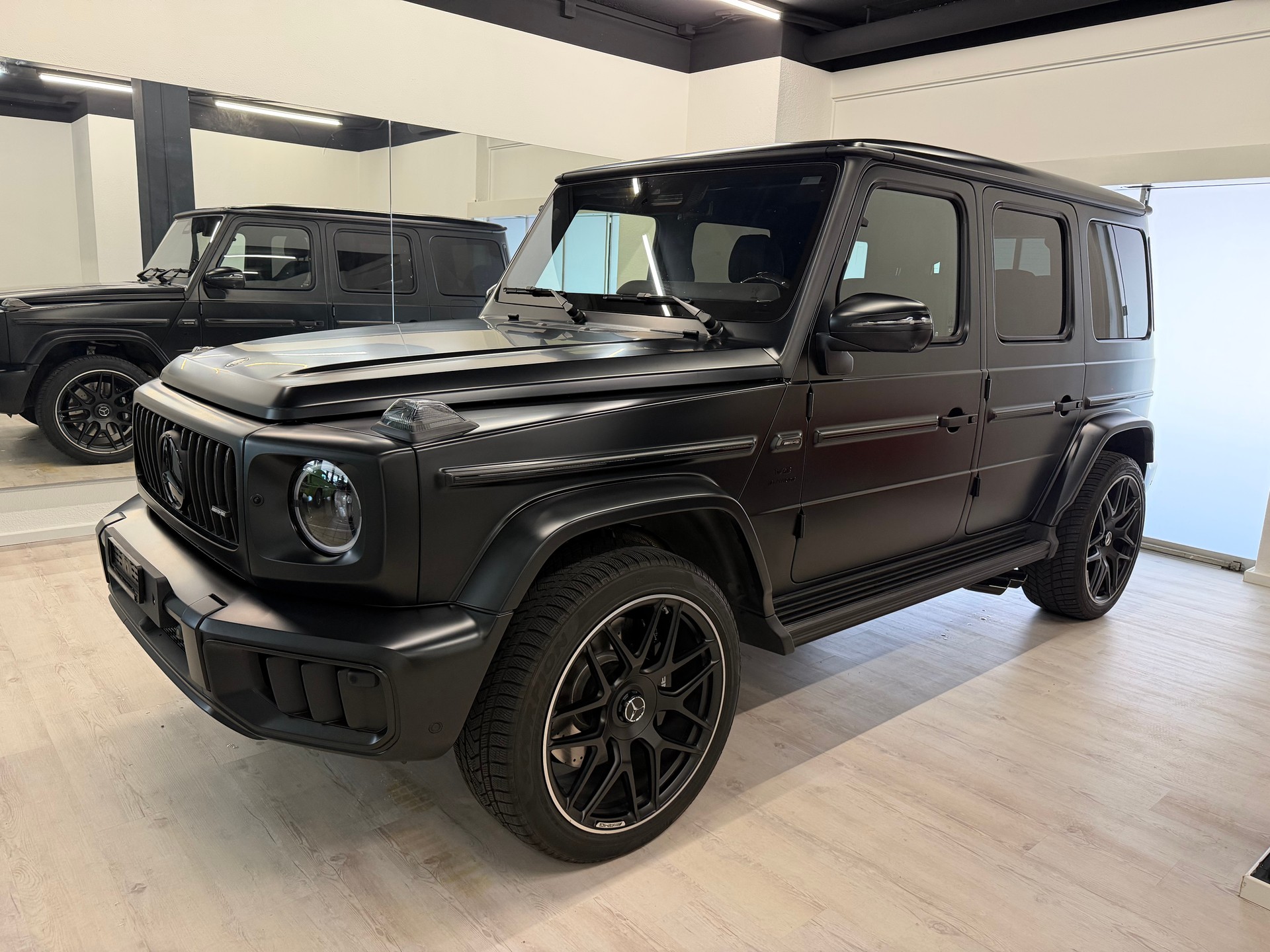 MERCEDES-BENZ G 63 AMG 9G-Tronic-showroom-element-3