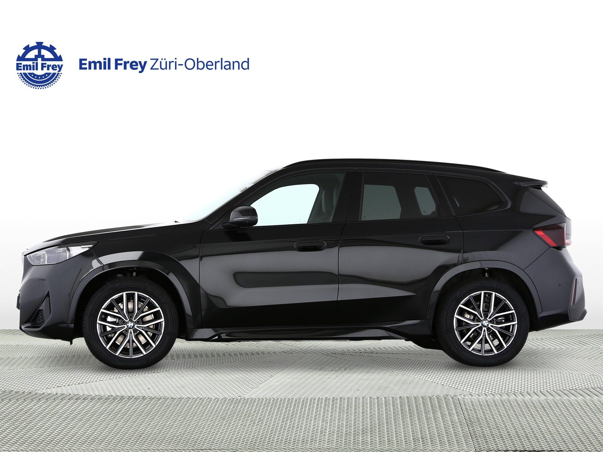 BMW iX1 30 xDrive-showroom-element-1