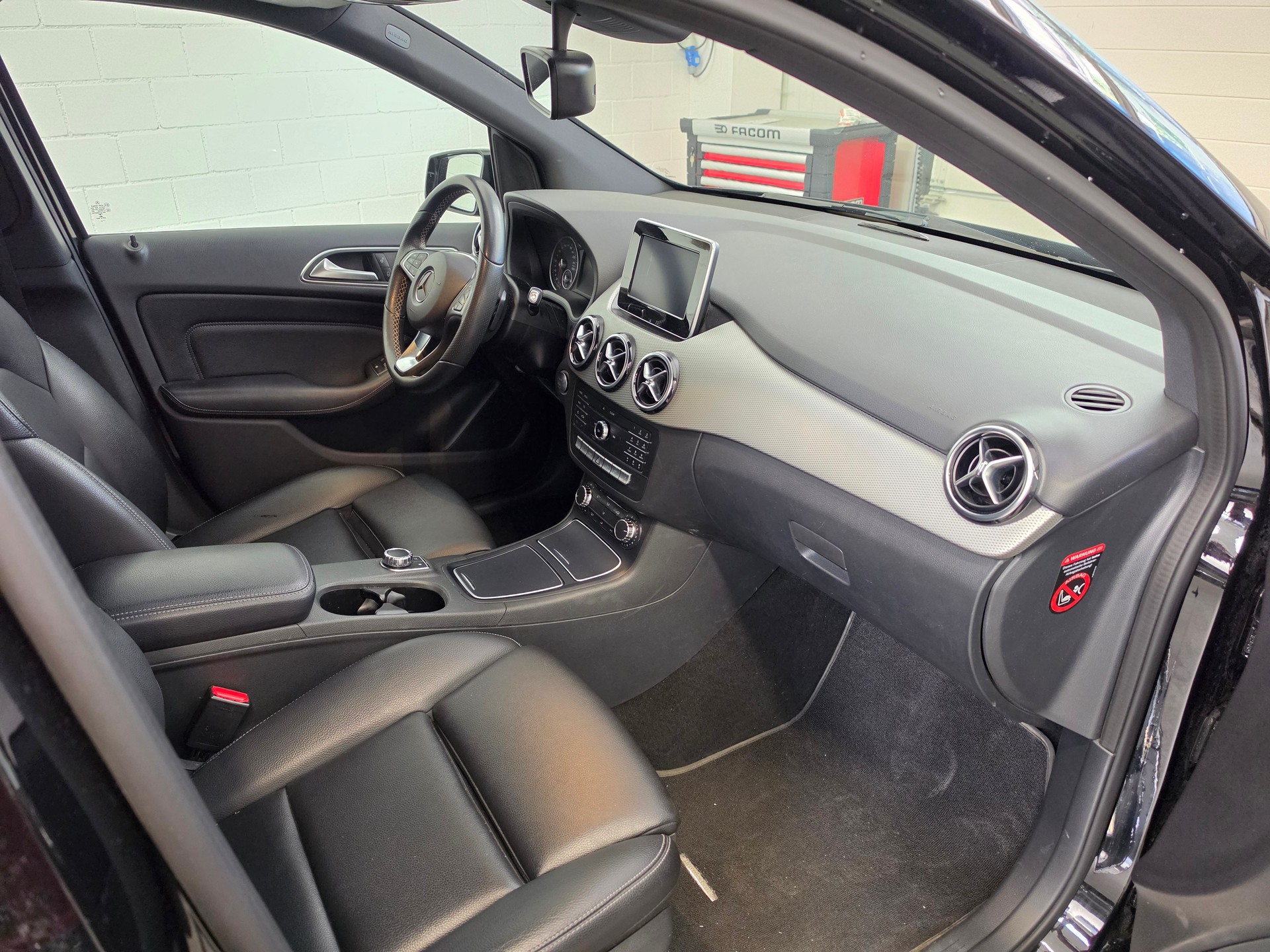 MERCEDES-BENZ B 180 Urban 7G-DCT-image-14