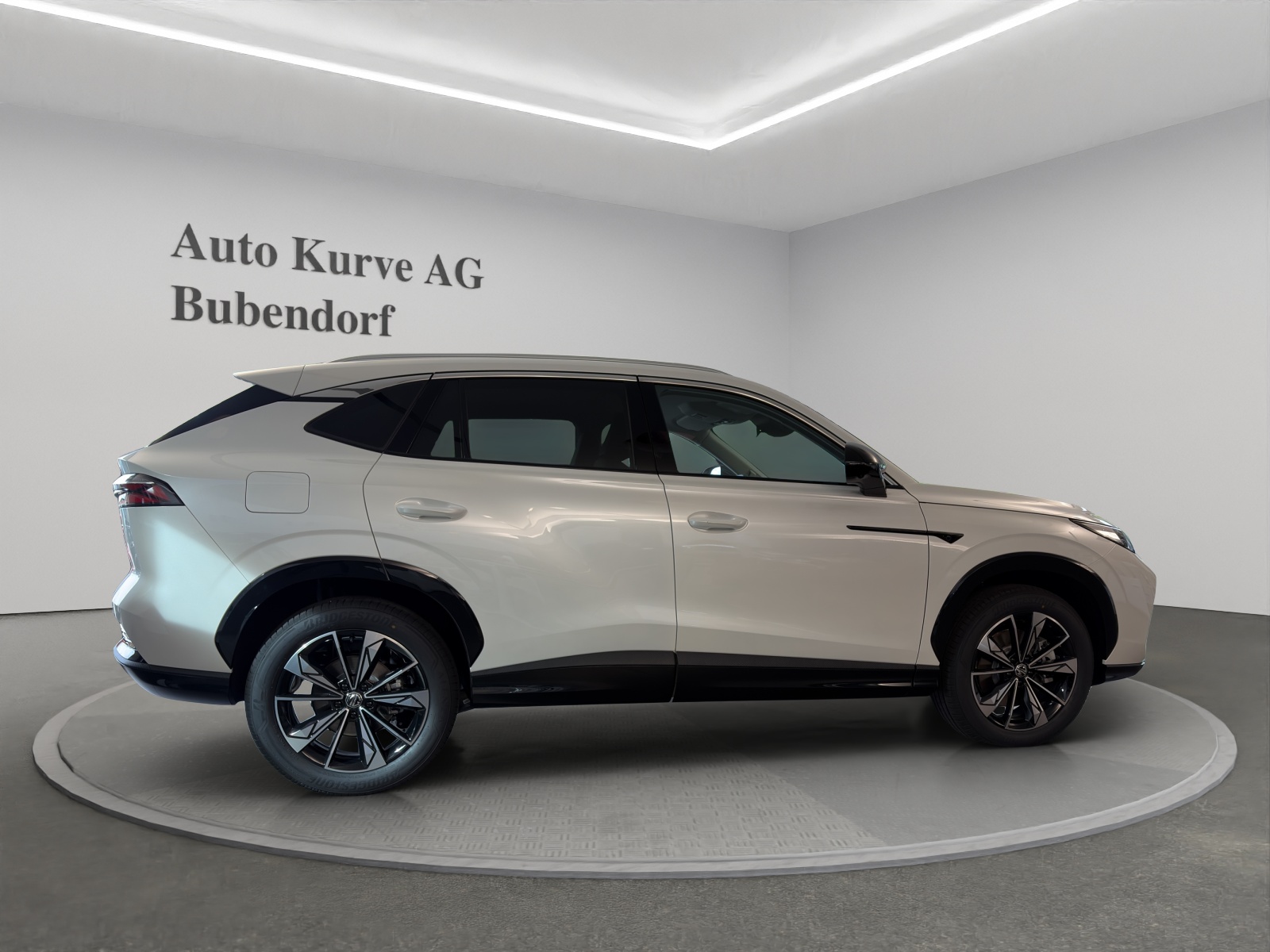 MG HS 1.5 Hybrid Luxury-showroom-element-1