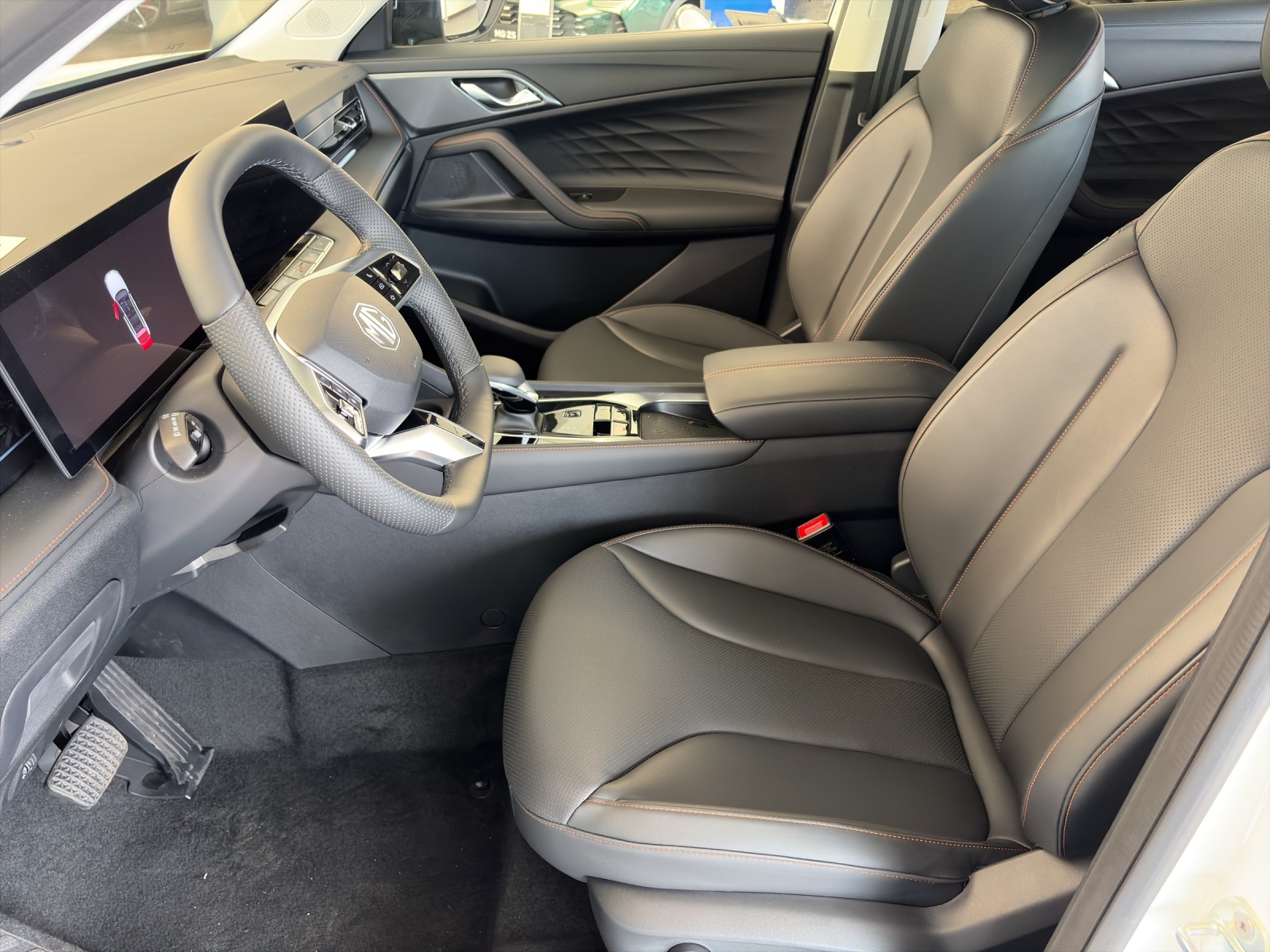 MG HS 1.5 Hybrid Luxury-showroom-element-3
