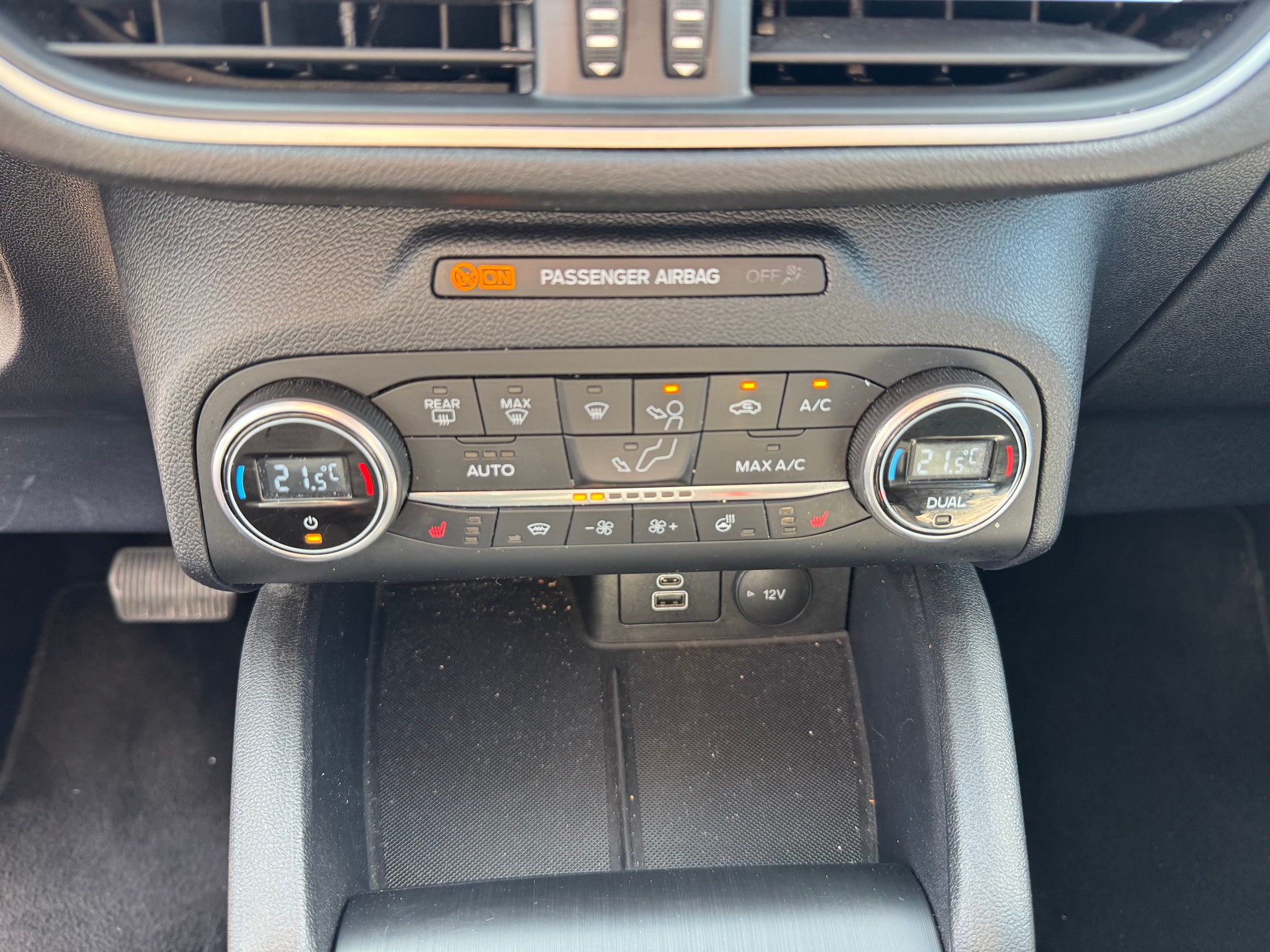 FORD Kuga 2.5 PHEV Cool & Connect 2WD-image-6