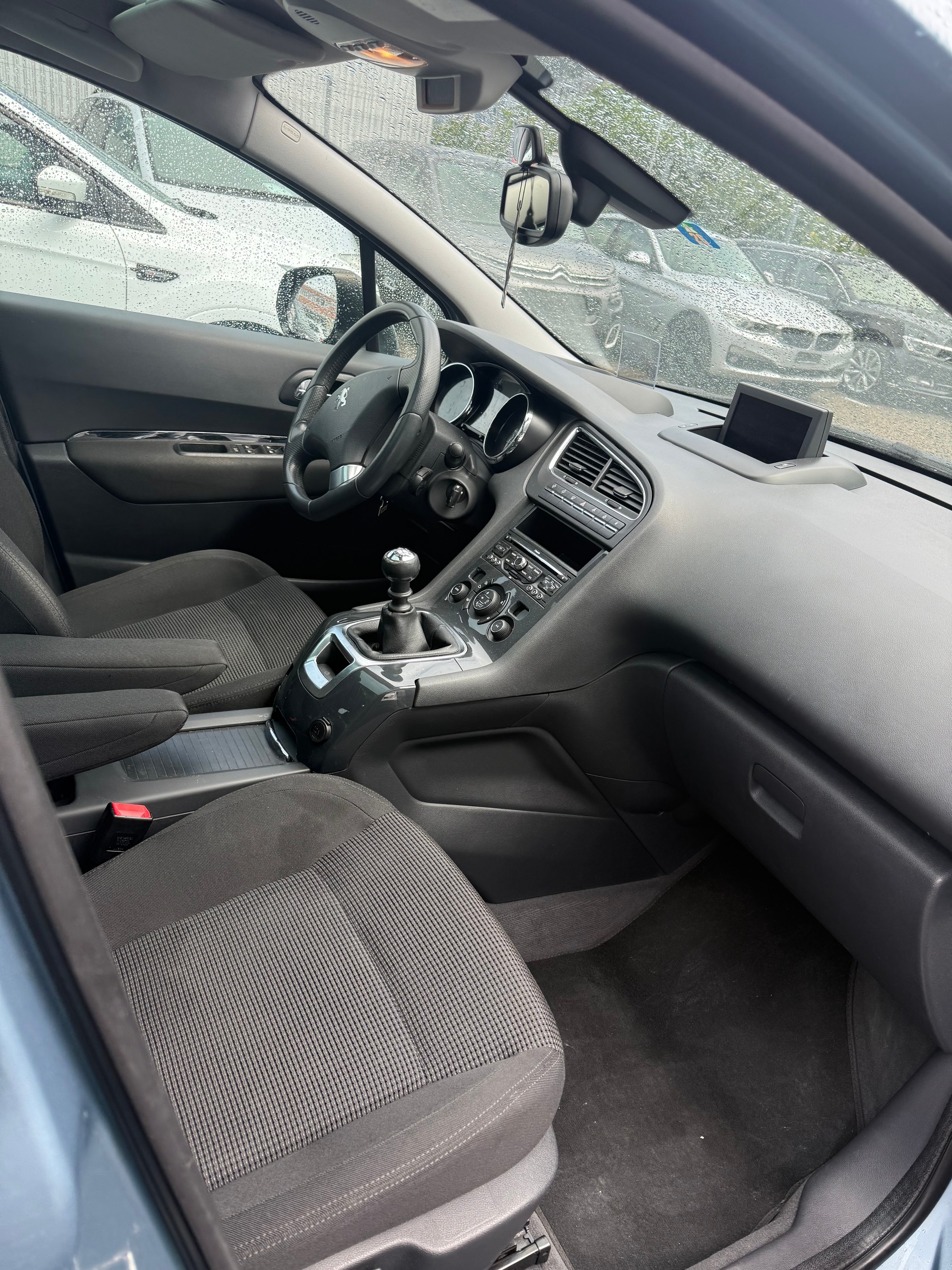 PEUGEOT 5008 1.6 16V T Sport Pack-image-13