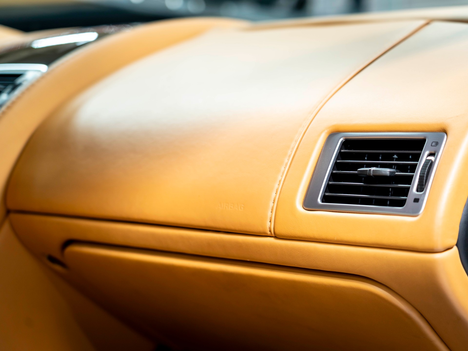 ASTON MARTIN V8 Vantage 4.7 Sportshift-image-24