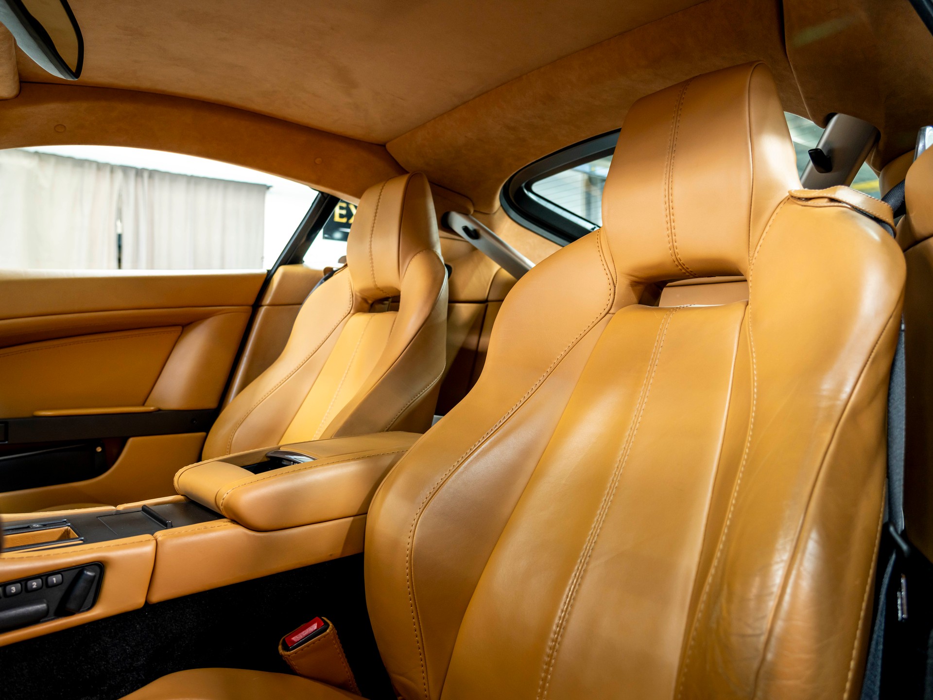 ASTON MARTIN V8 Vantage 4.7 Sportshift-image-16