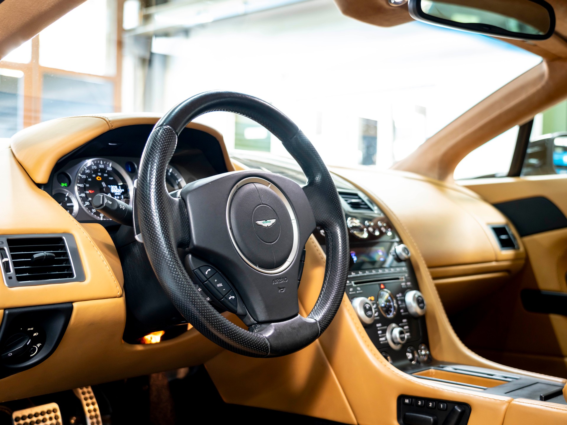 ASTON MARTIN V8 Vantage 4.7 Sportshift-image-15