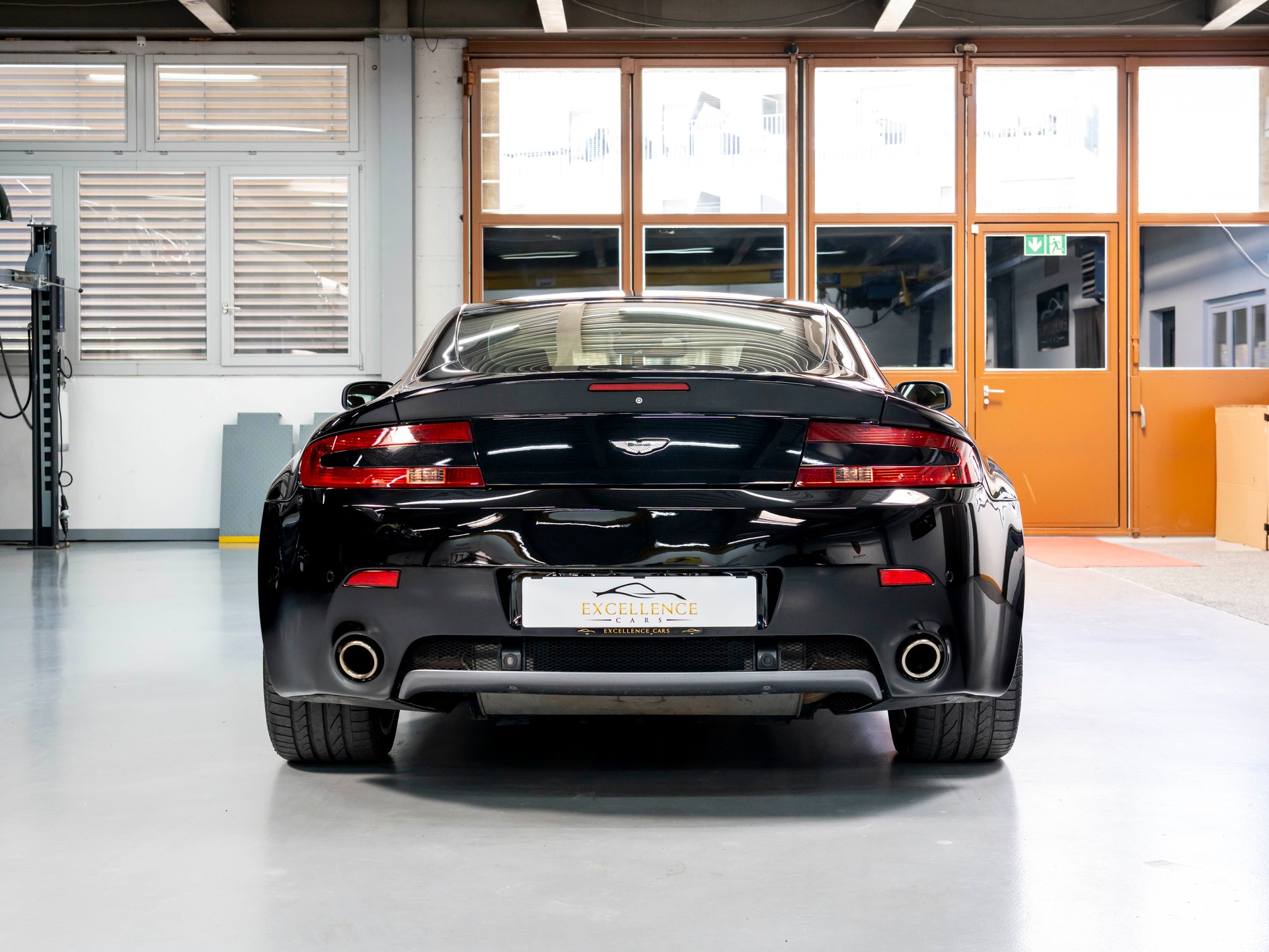 ASTON MARTIN V8 Vantage 4.7 Sportshift-image-7