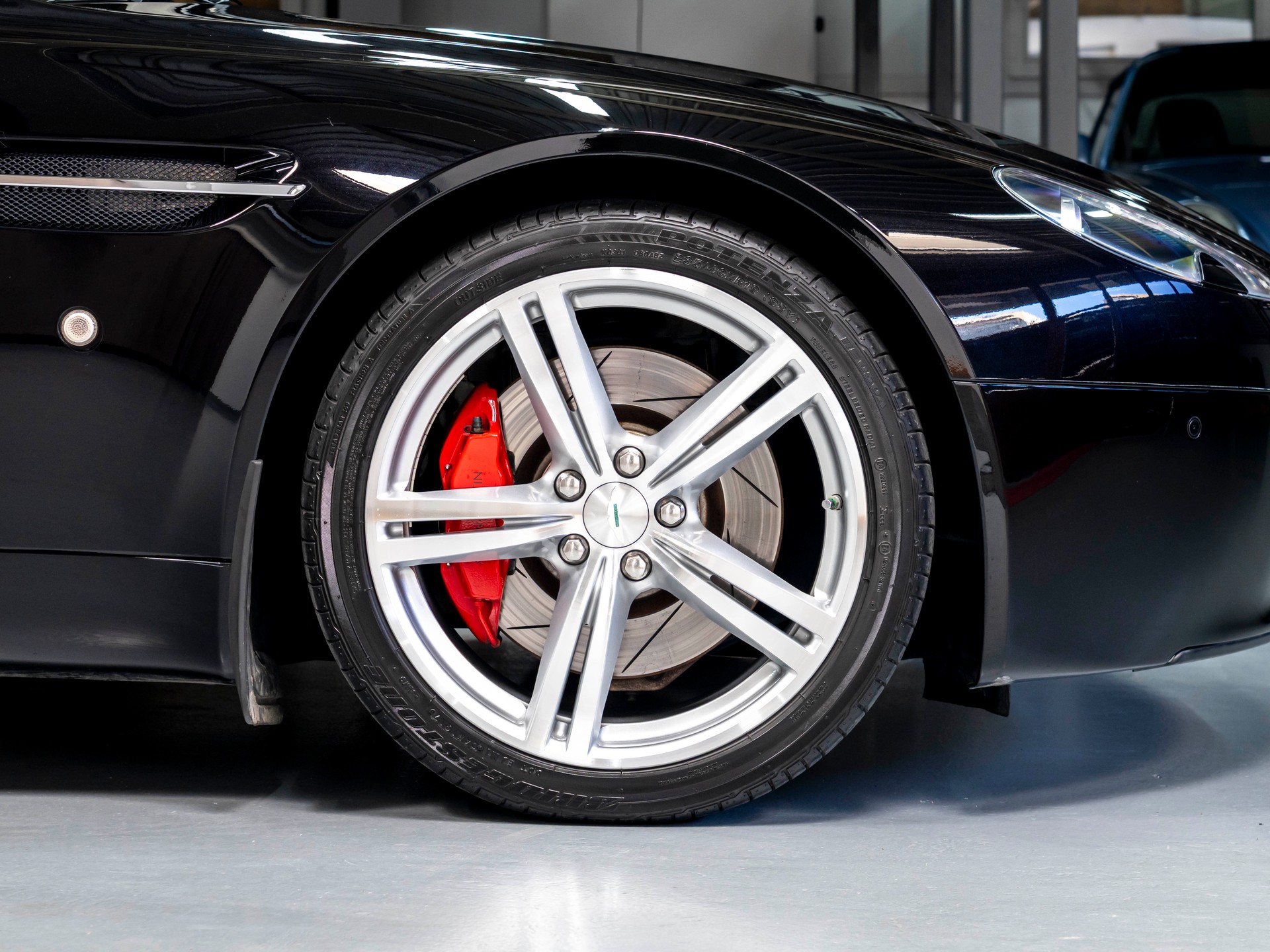 ASTON MARTIN V8 Vantage 4.7 Sportshift-image-10