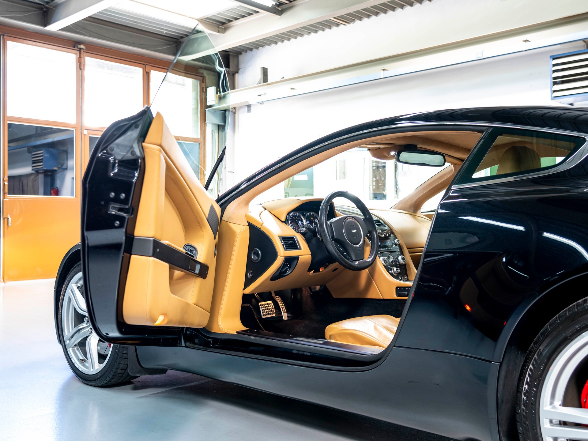 ASTON MARTIN V8 Vantage 4.7 Sportshift-image-17