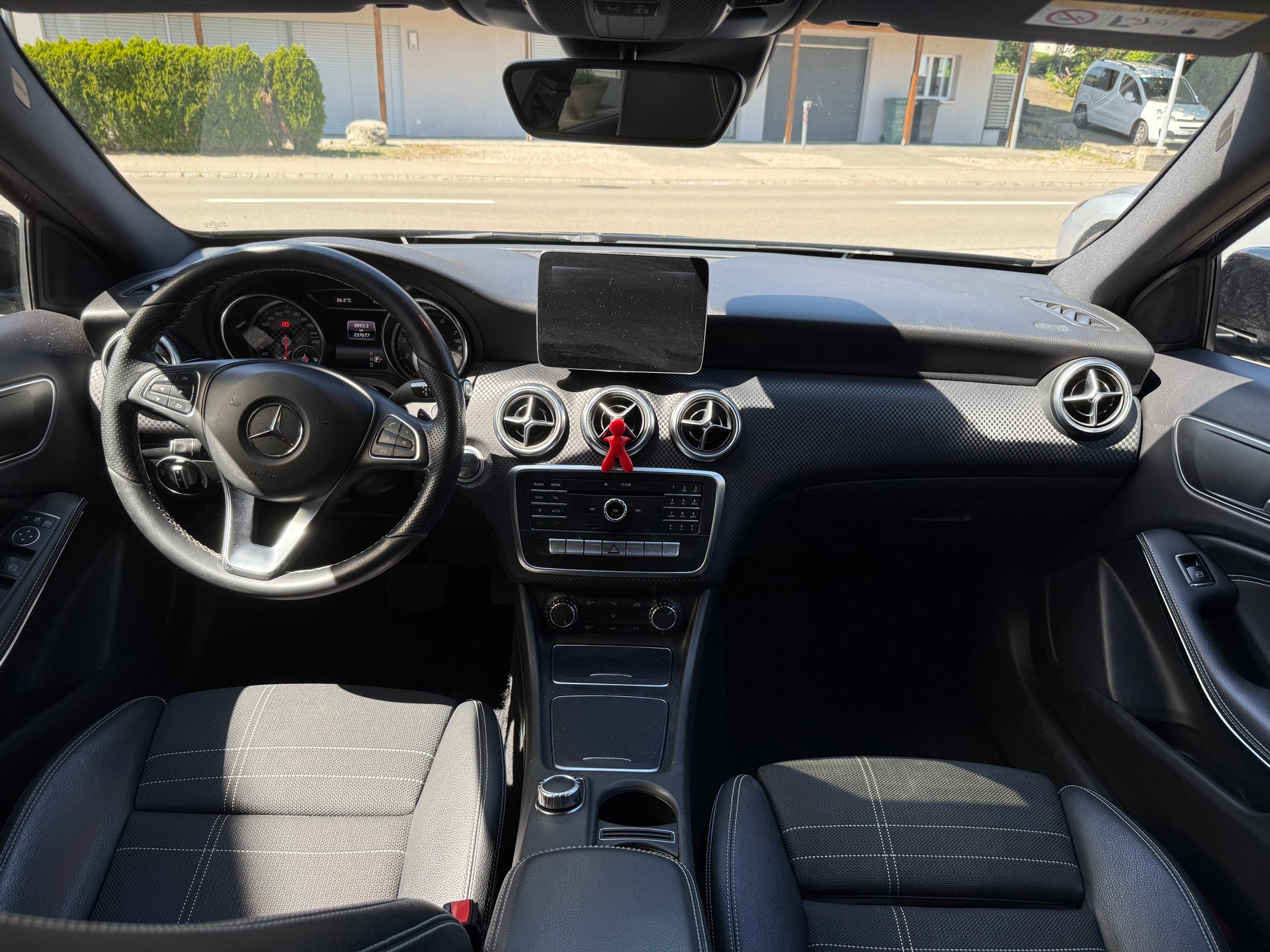 MERCEDES-BENZ A 200 Style 7G-DCT-image-11
