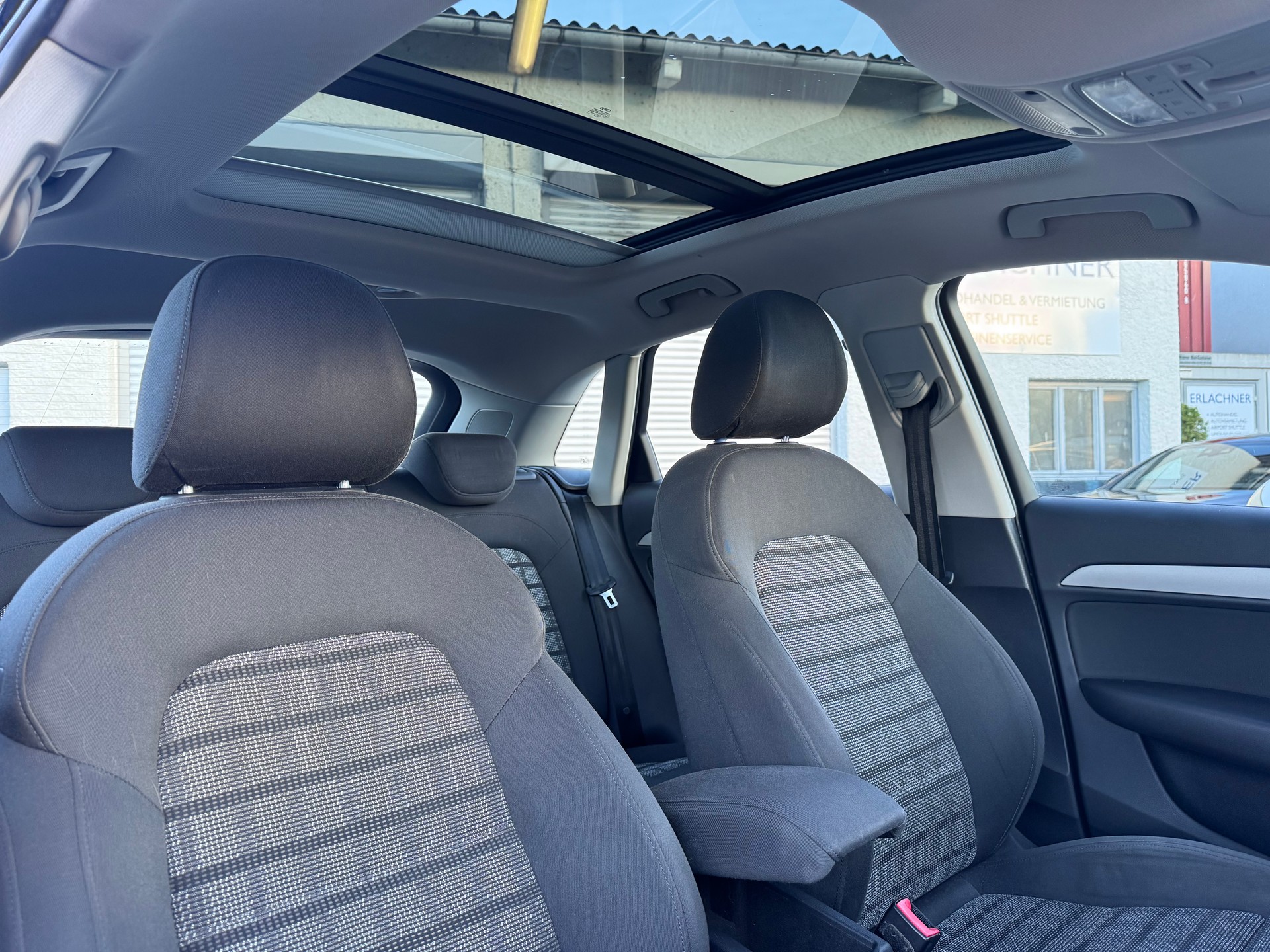 AUDI Q3 2.0 TDI quattro S-tronic-image-12