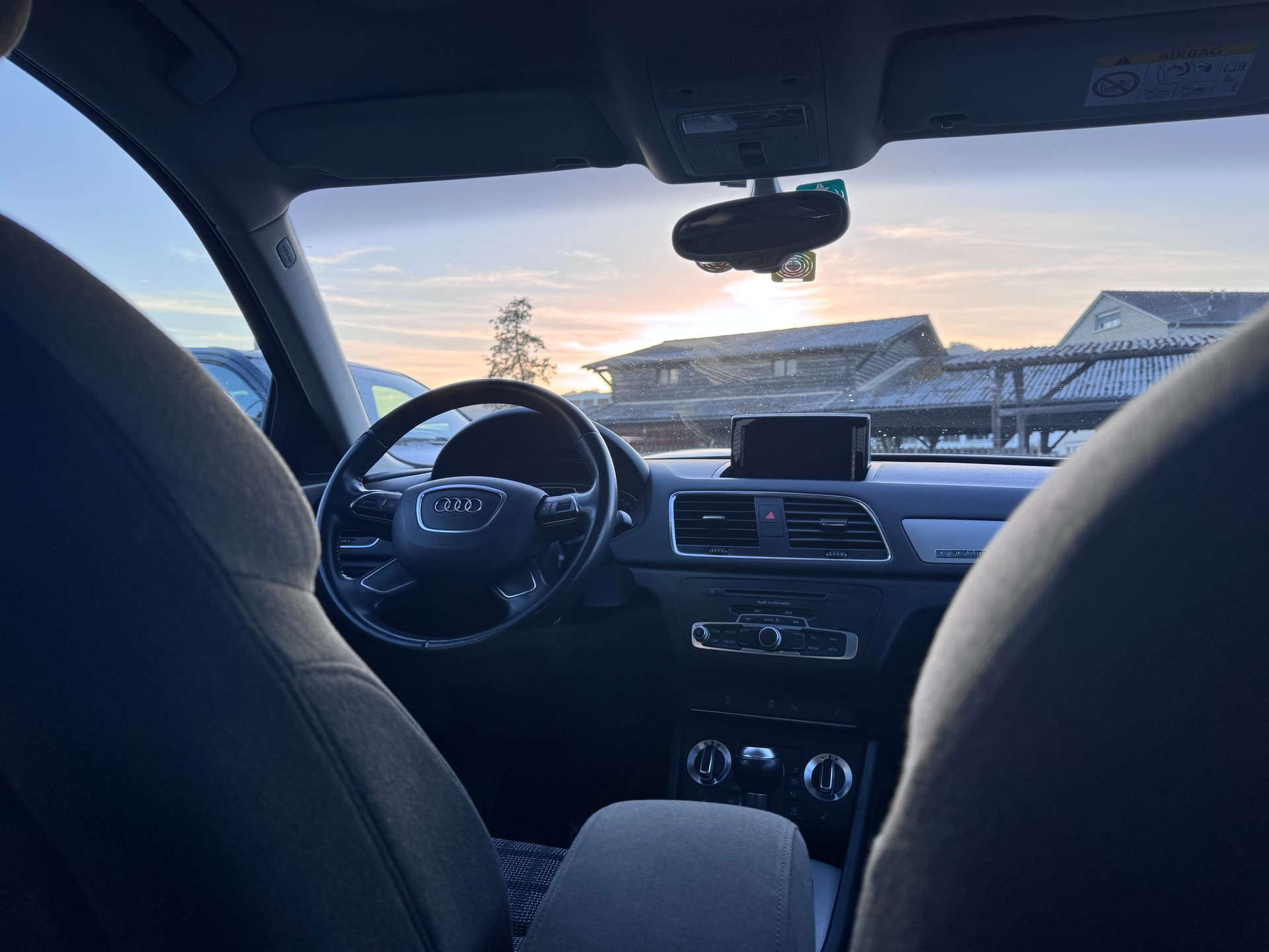 AUDI Q3 2.0 TDI quattro S-tronic-image-8