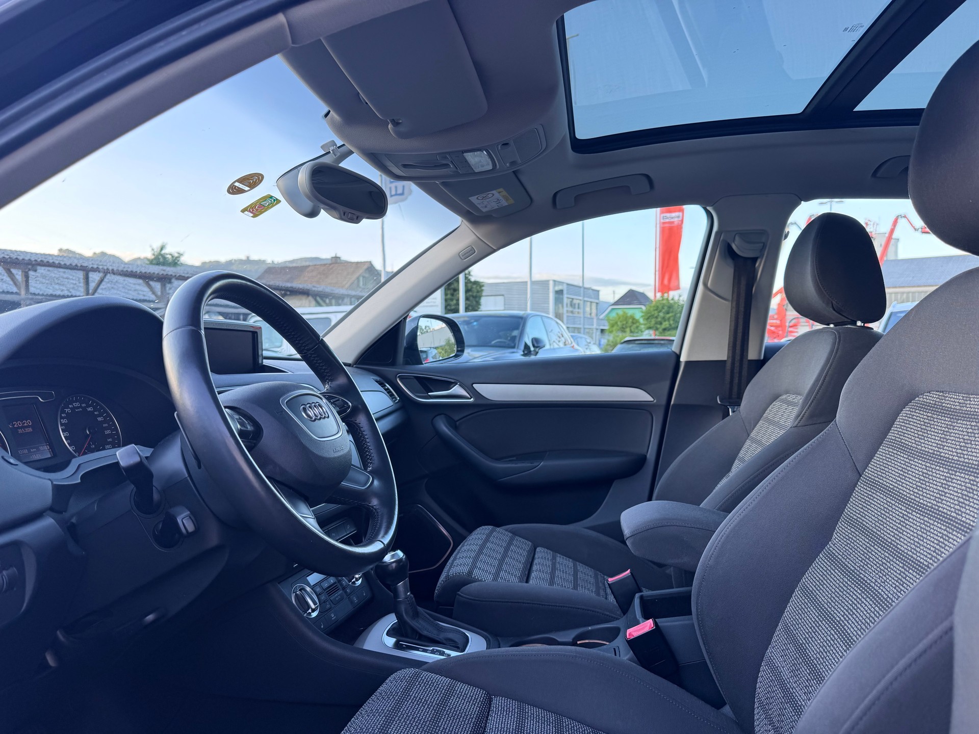 AUDI Q3 2.0 TDI quattro S-tronic-image-11