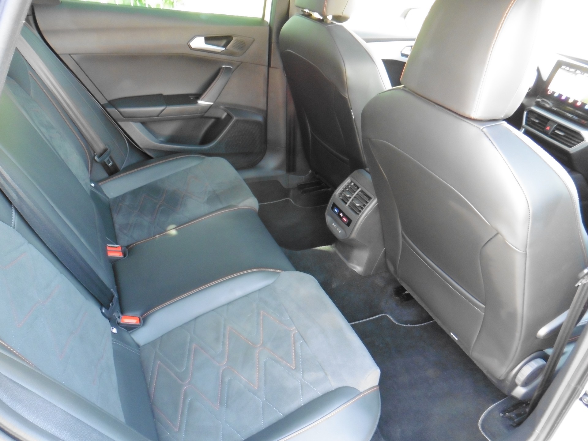SEAT Leon ST 1.5 eTSI mHEV DSG FR-image-27