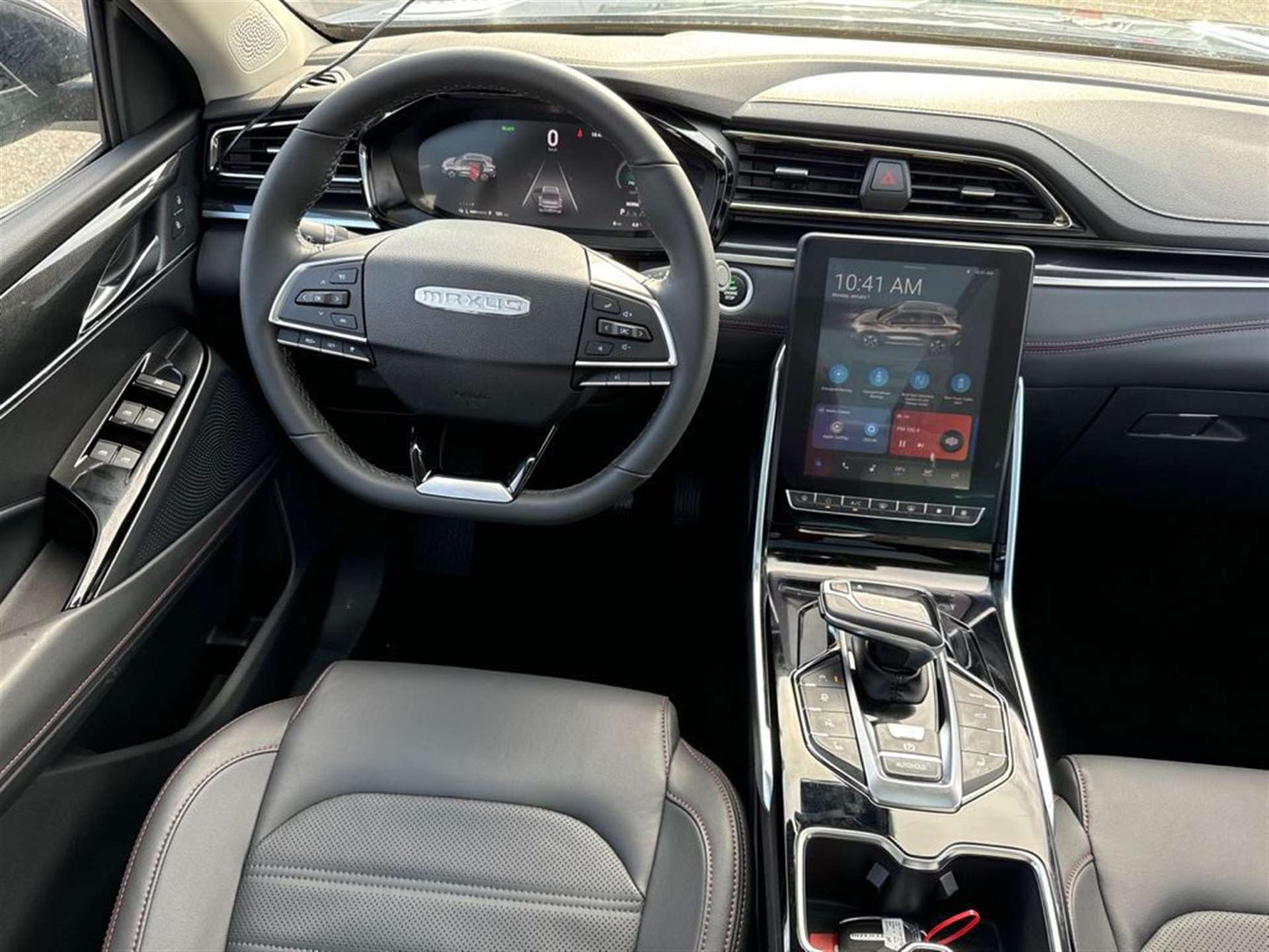 MAXUS eUniq6 70kWh 354km Reichweite-image-4