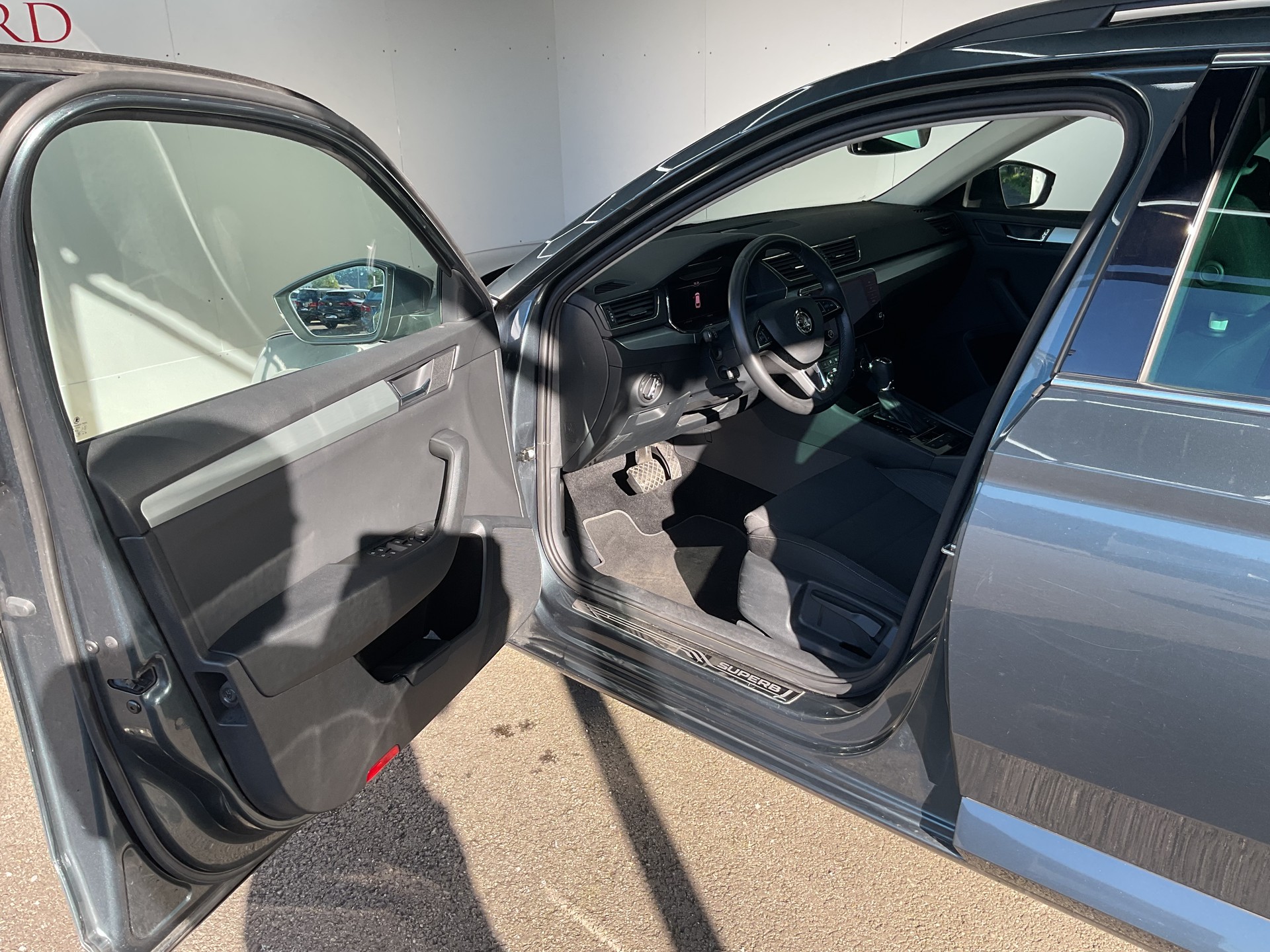 SKODA Superb Combi 1.5 TSI ACT Ambition DSG-image-6