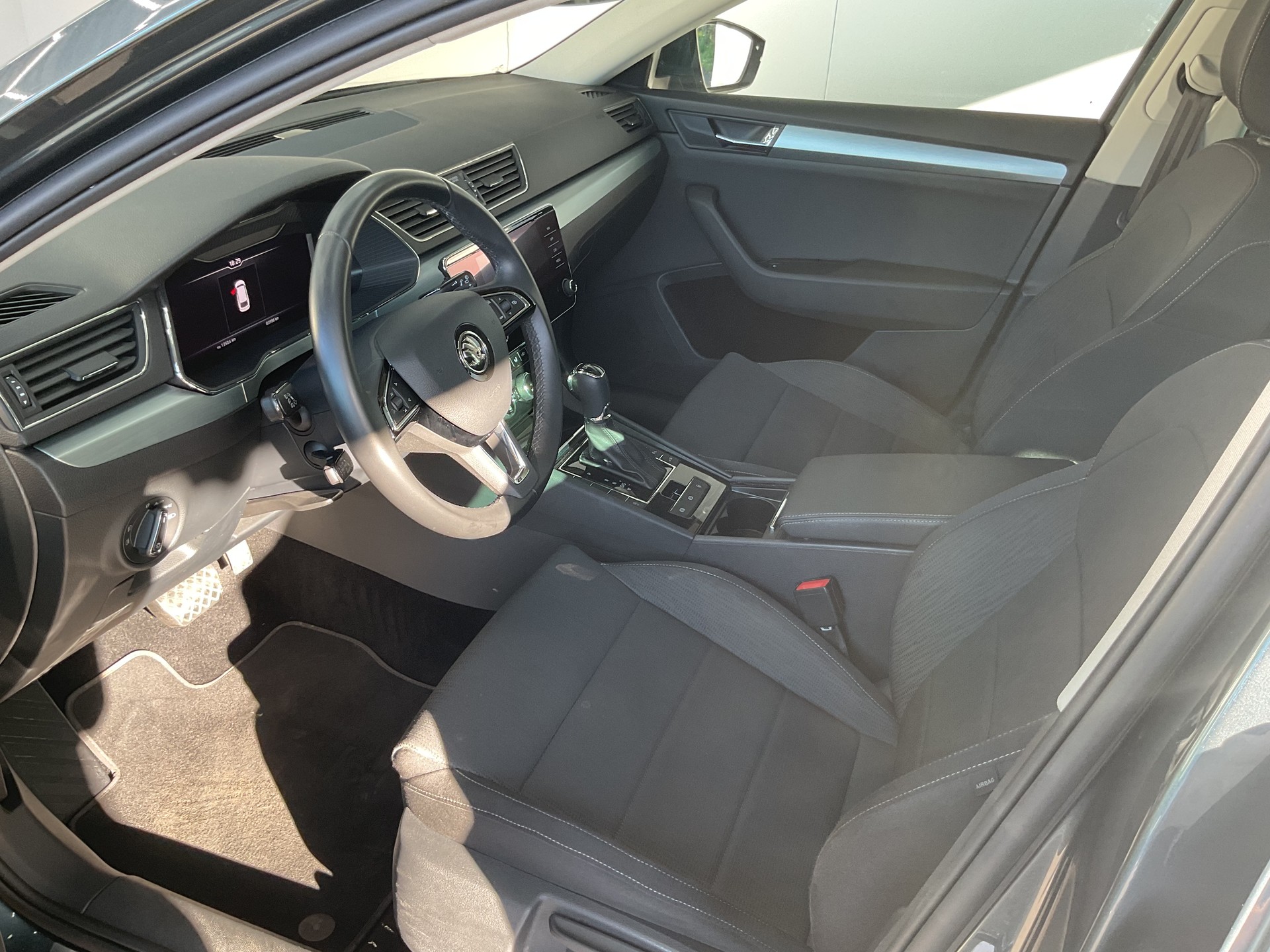 SKODA Superb Combi 1.5 TSI ACT Ambition DSG-image-11
