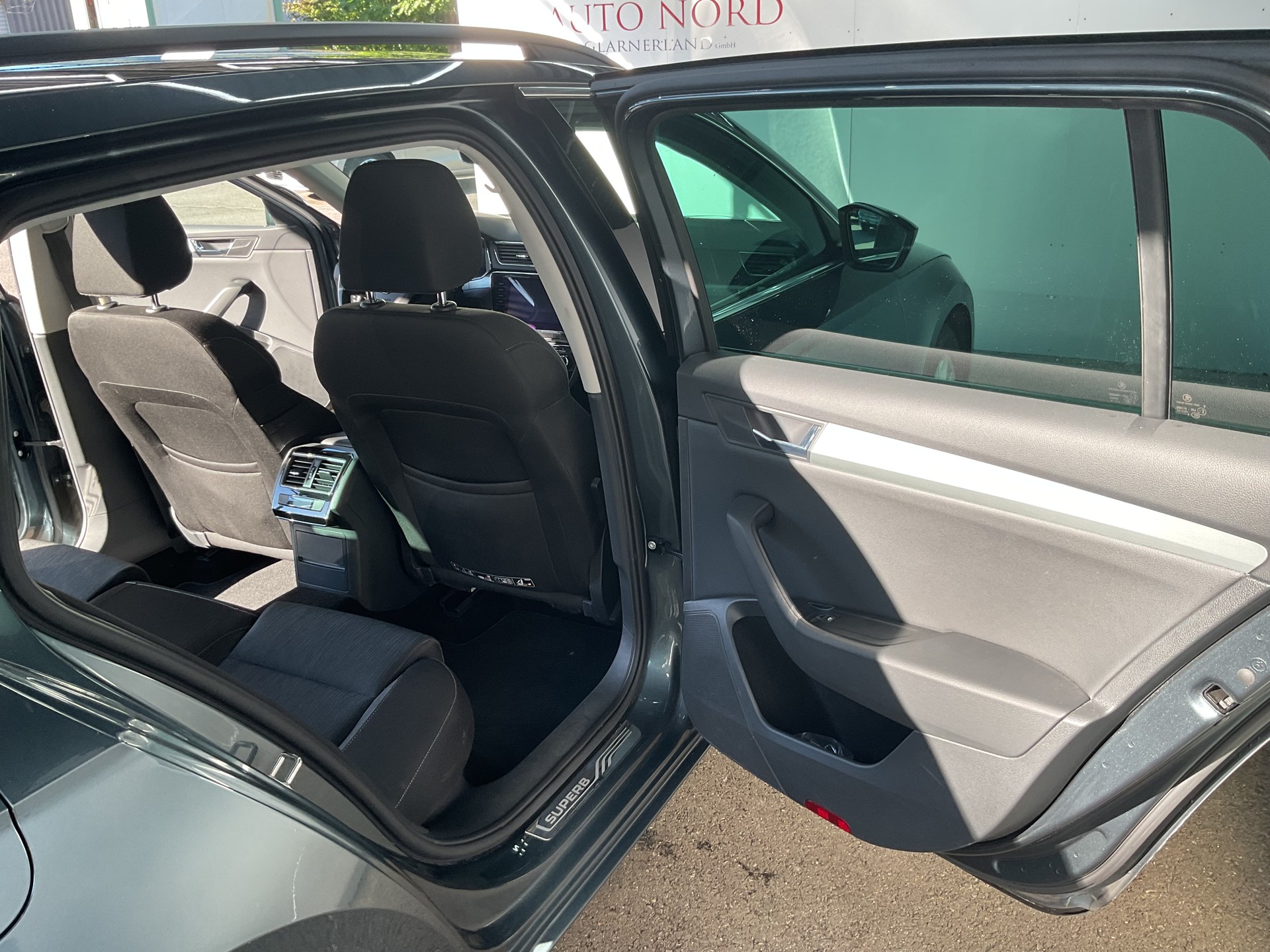 SKODA Superb Combi 1.5 TSI ACT Ambition DSG-image-9