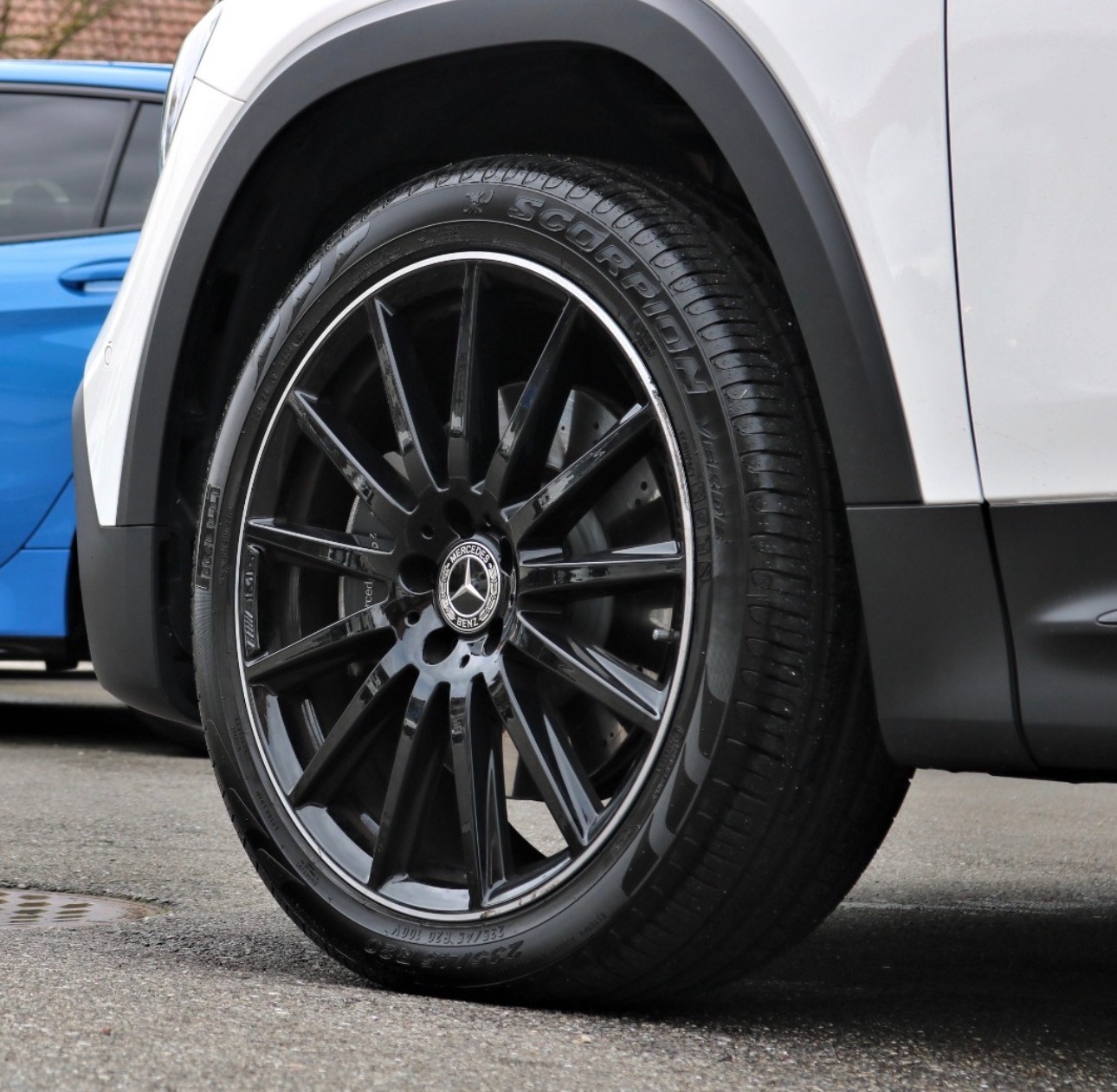 MERCEDES-BENZ GLB 250 4Matic AMG Line 8G-Tronic (CH)-image-5