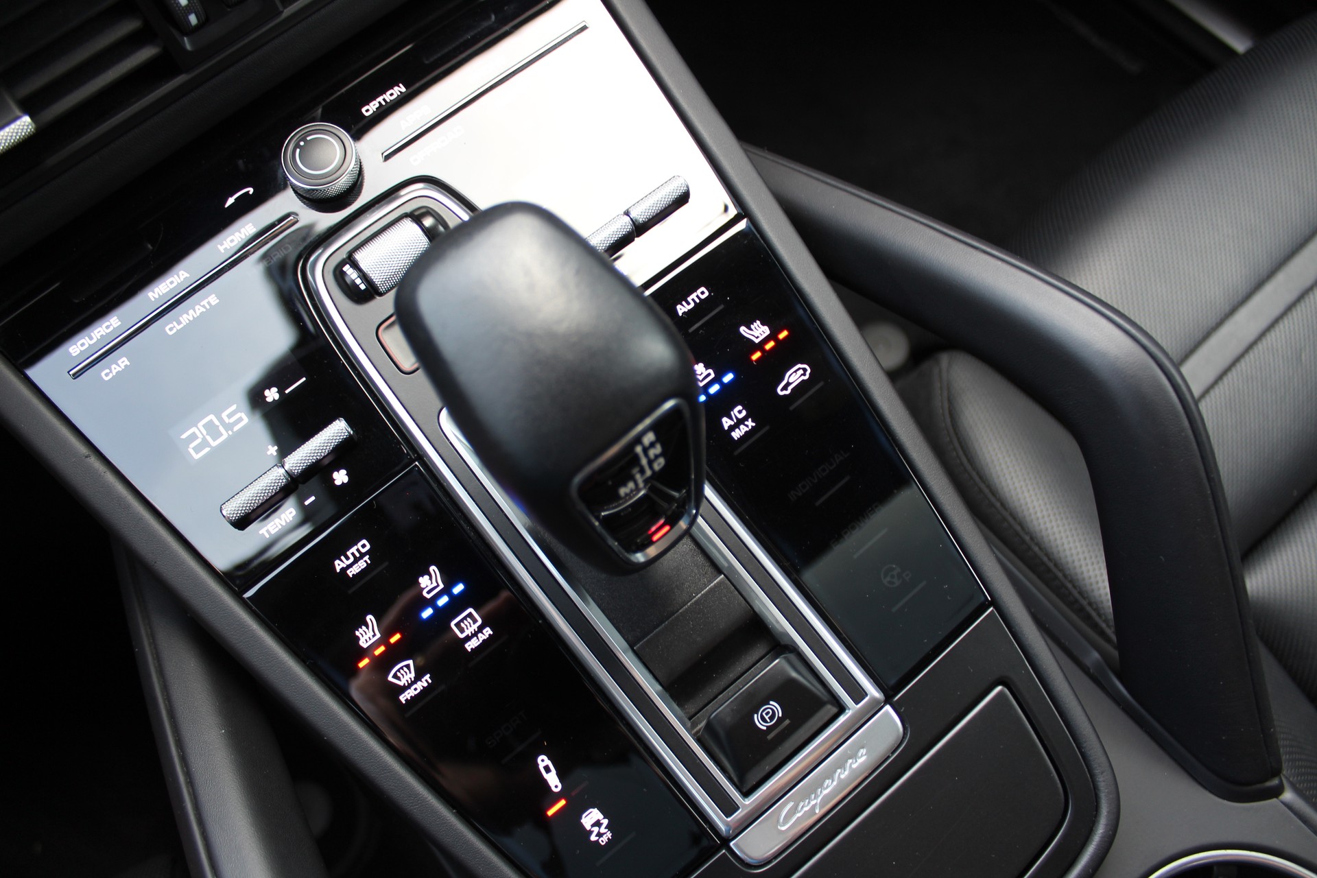 PORSCHE Cayenne-image-19