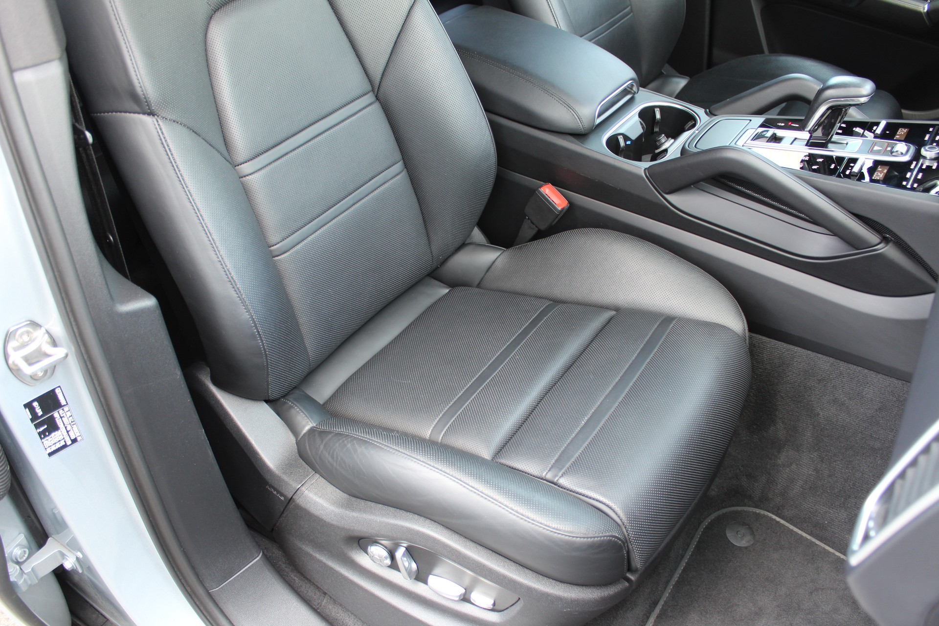 PORSCHE Cayenne-image-12