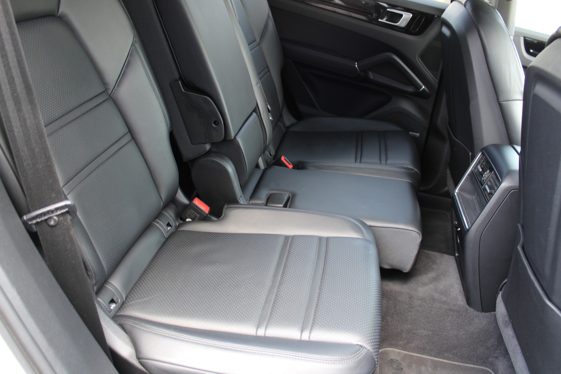 PORSCHE Cayenne-image-14