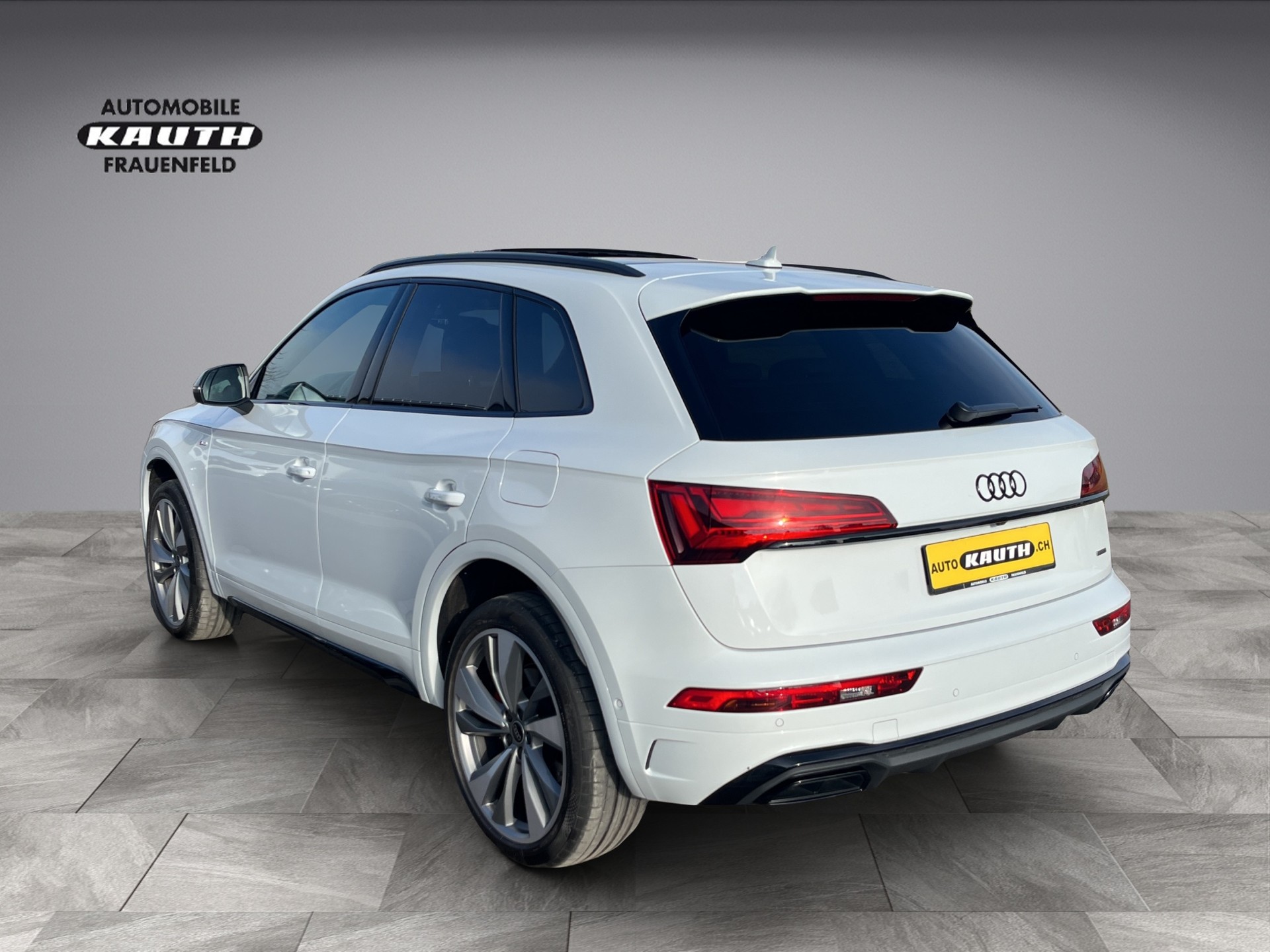 AUDI Q5 55 TFSI e PHEV S line quattro S-tronic*Panodach, Head-up, 360°Kamera, AHK, B&O, (5-Jahre Garantie)-showroom-element-2