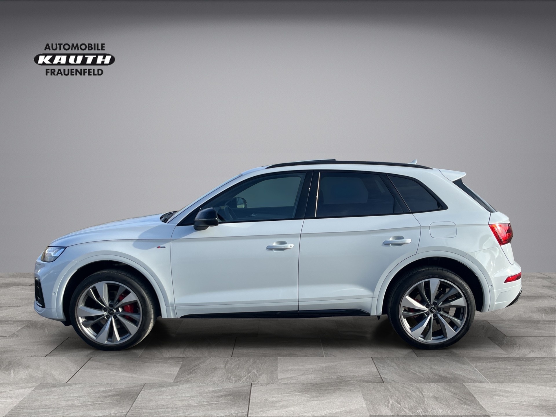 AUDI Q5 55 TFSI e PHEV S line quattro S-tronic*Panodach, Head-up, 360°Kamera, AHK, B&O, (5-Jahre Garantie)-showroom-element-1