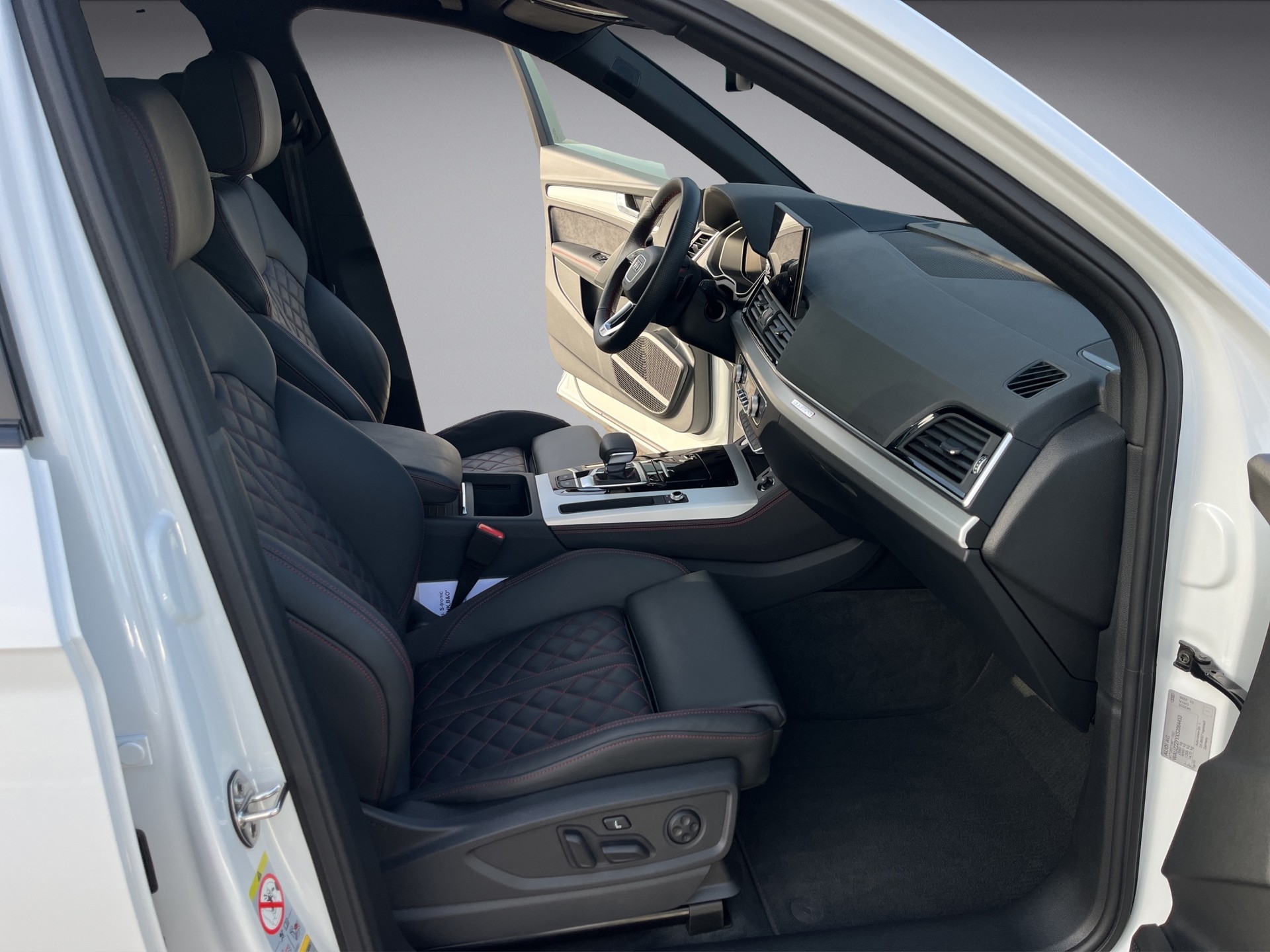 AUDI Q5 55 TFSI e PHEV S line quattro S-tronic*Panodach, Head-up, 360°Kamera, AHK, B&O, (5-Jahre Garantie)-image-21