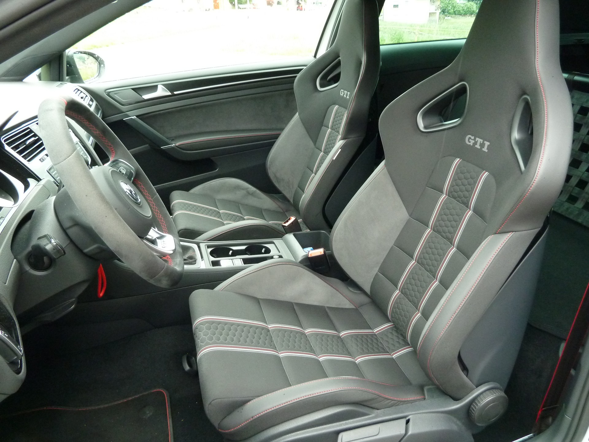 VW Golf 2.0 TSI GTI Clubsport S-image-8
