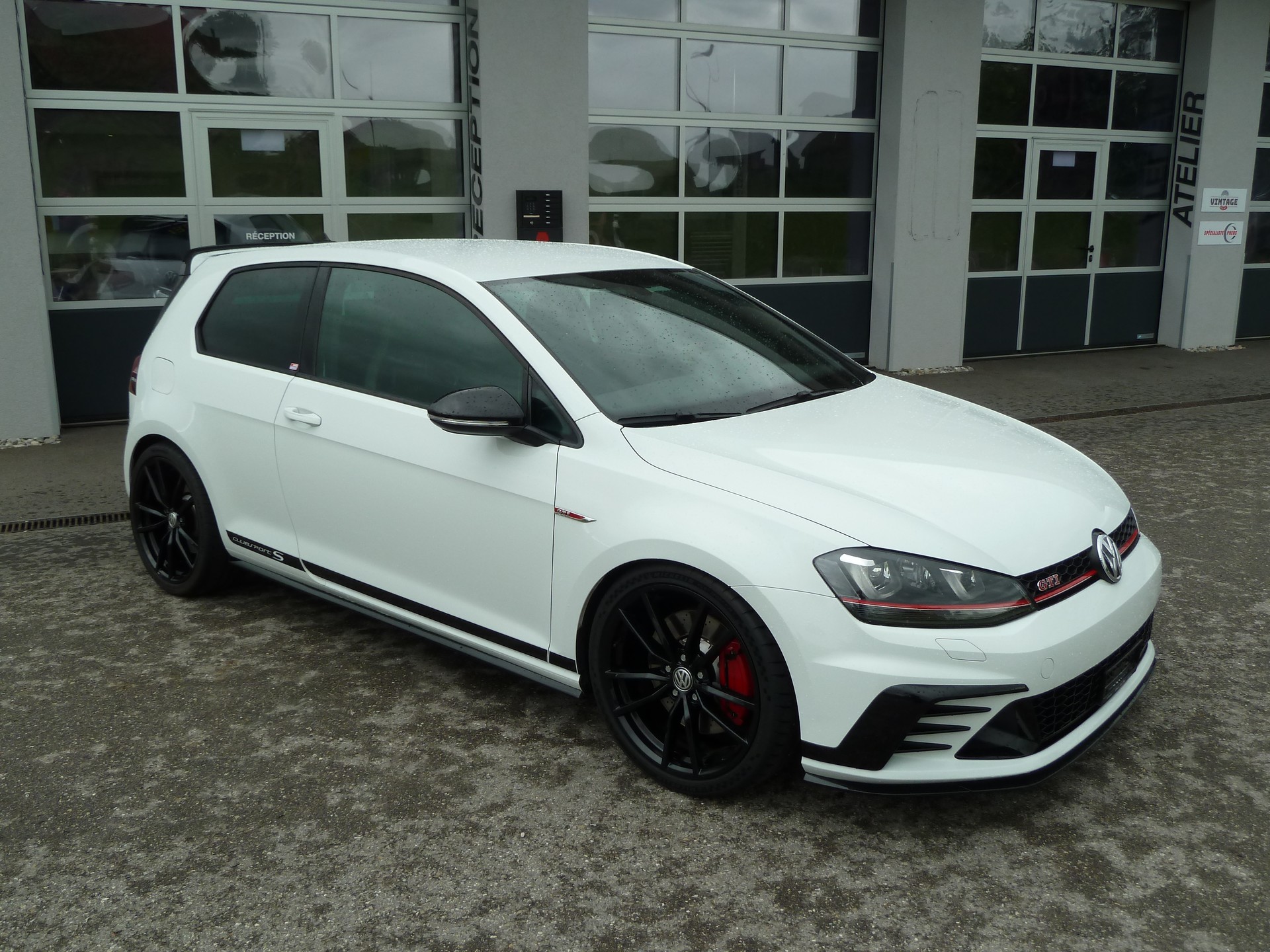 VW Golf 2.0 TSI GTI Clubsport S-image-2