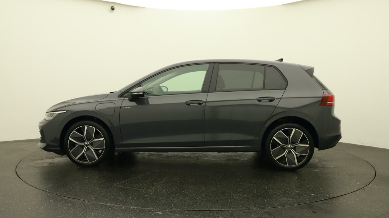 VW Golf VIII 1.5 TSI PHEV Limited-showroom-element-1