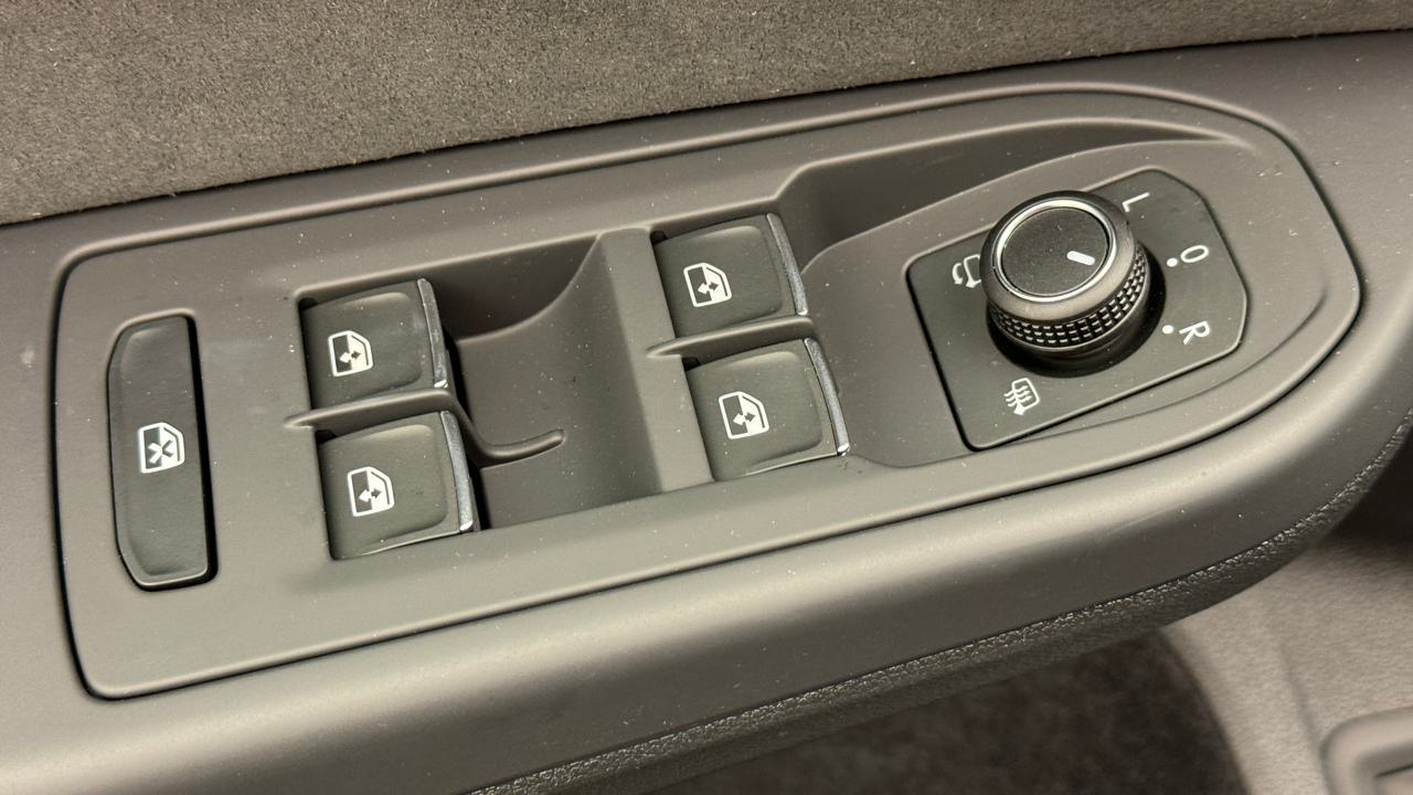 VW Golf VIII 1.5 TSI PHEV Limited-image-8