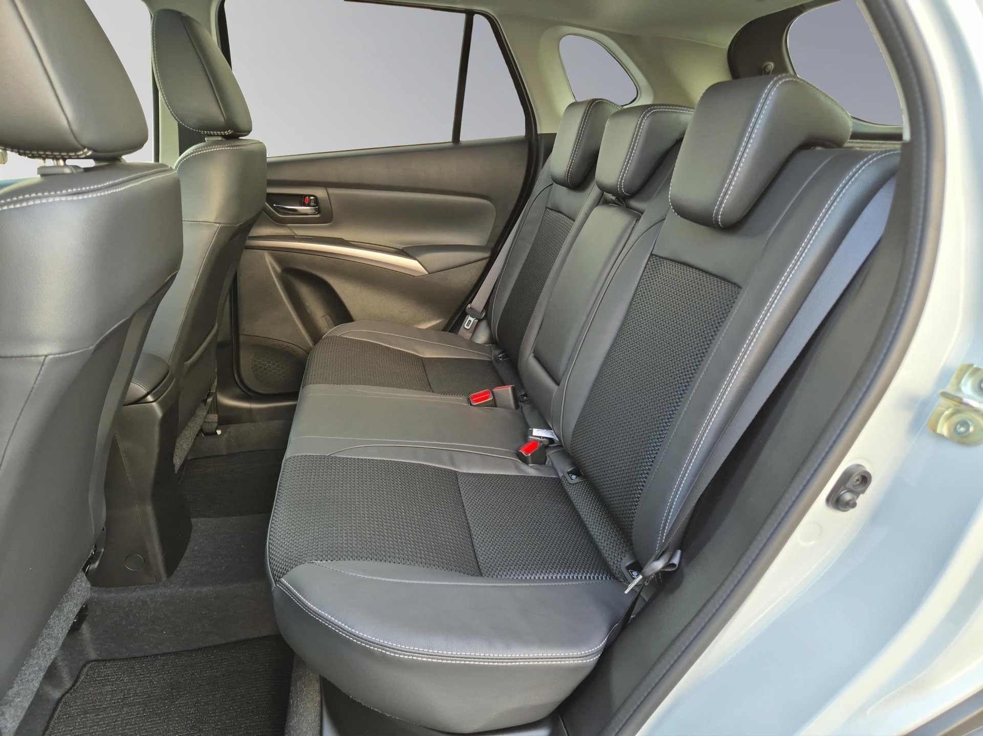 SUZUKI S-Cross 1.4 T Compact Top Hybrid 4x4-image-16